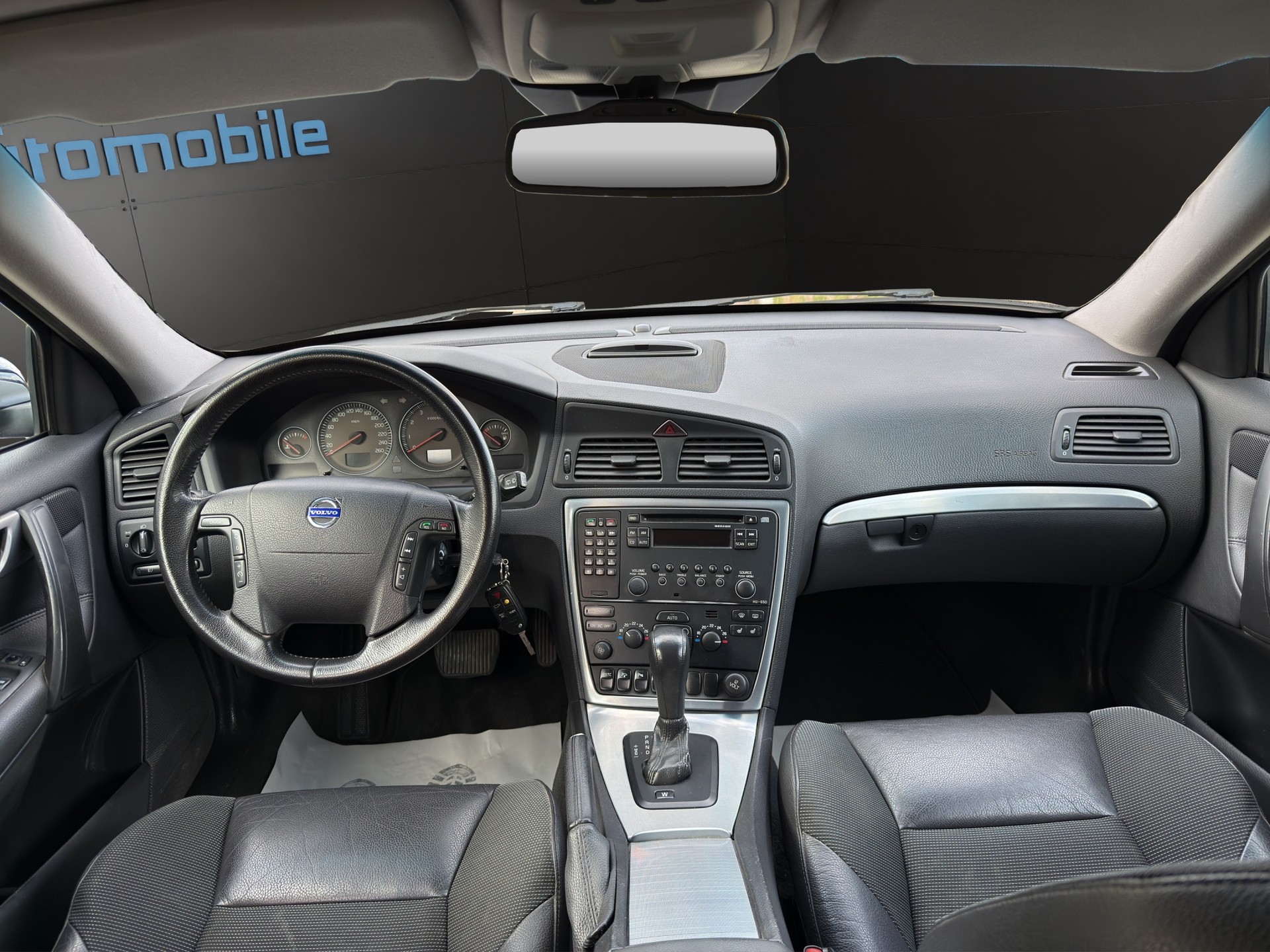 VOLVO V70 2.5T Momentum-image-3