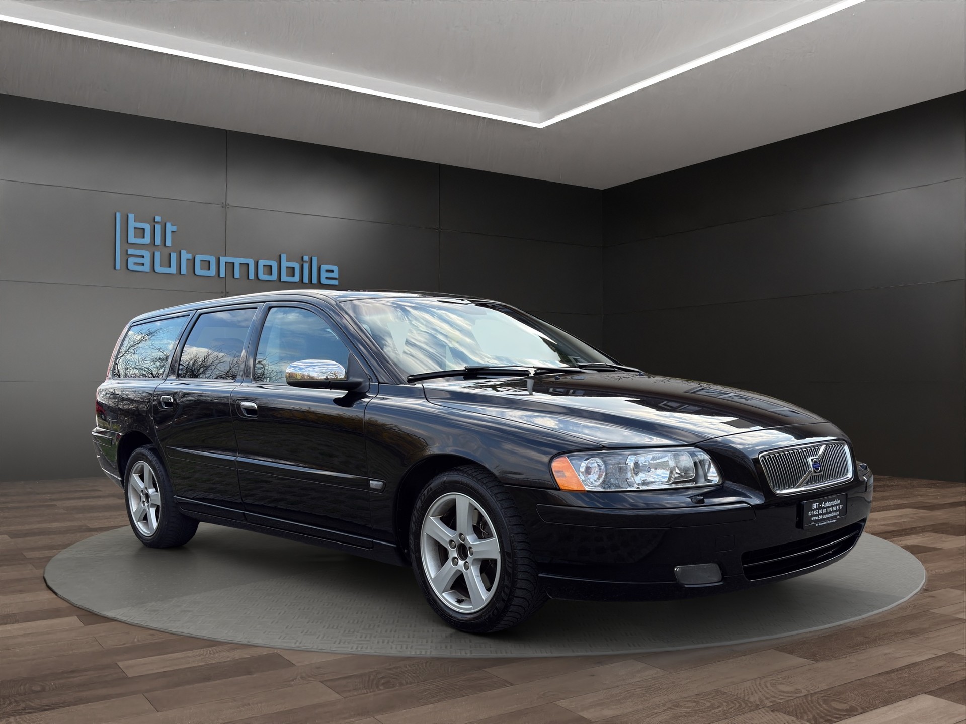 VOLVO V70 2.5T Momentum-image-9