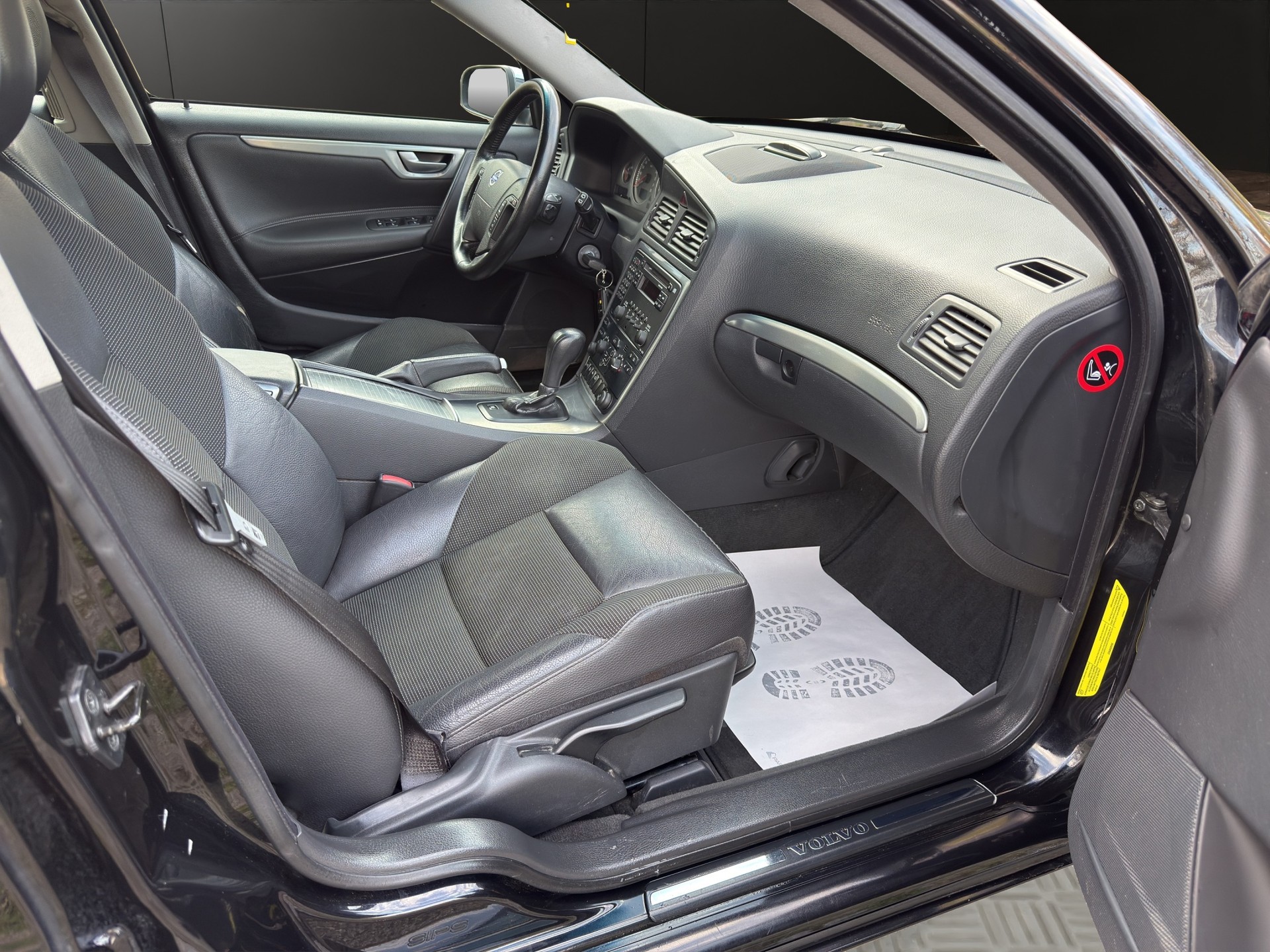 VOLVO V70 2.5T Momentum-image-12