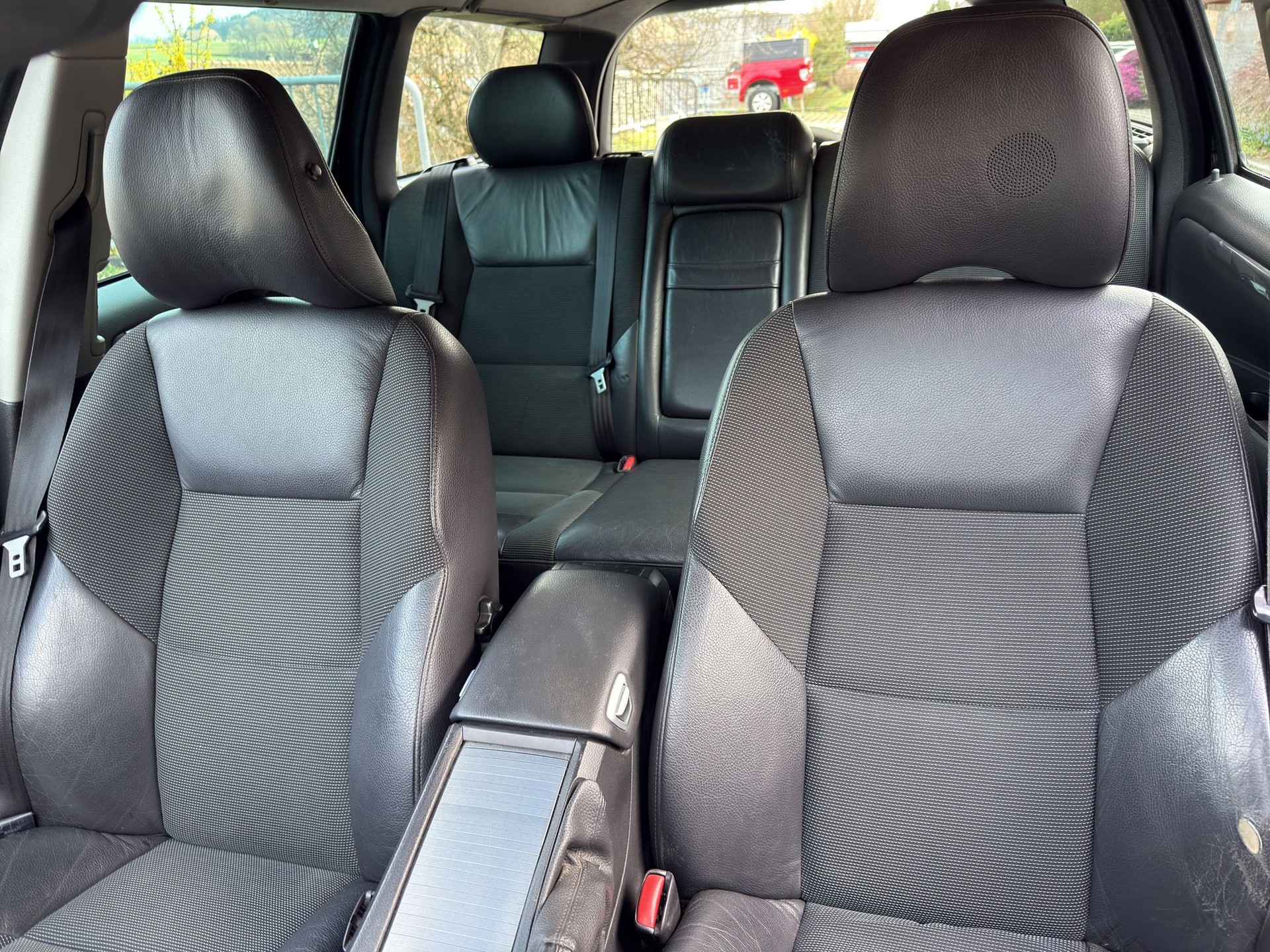 VOLVO V70 2.5T Momentum-image-14