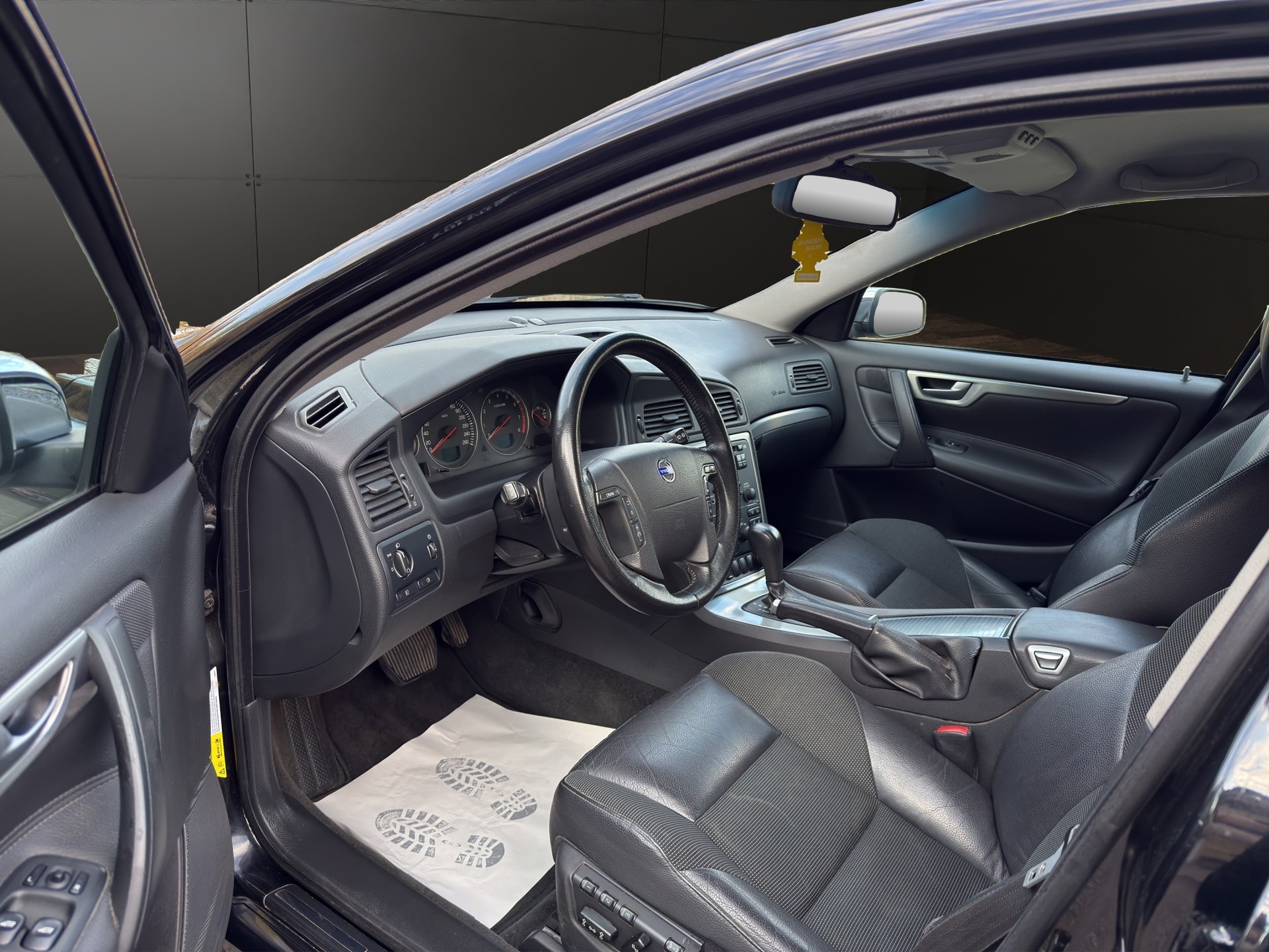 VOLVO V70 2.5T Momentum-image-10
