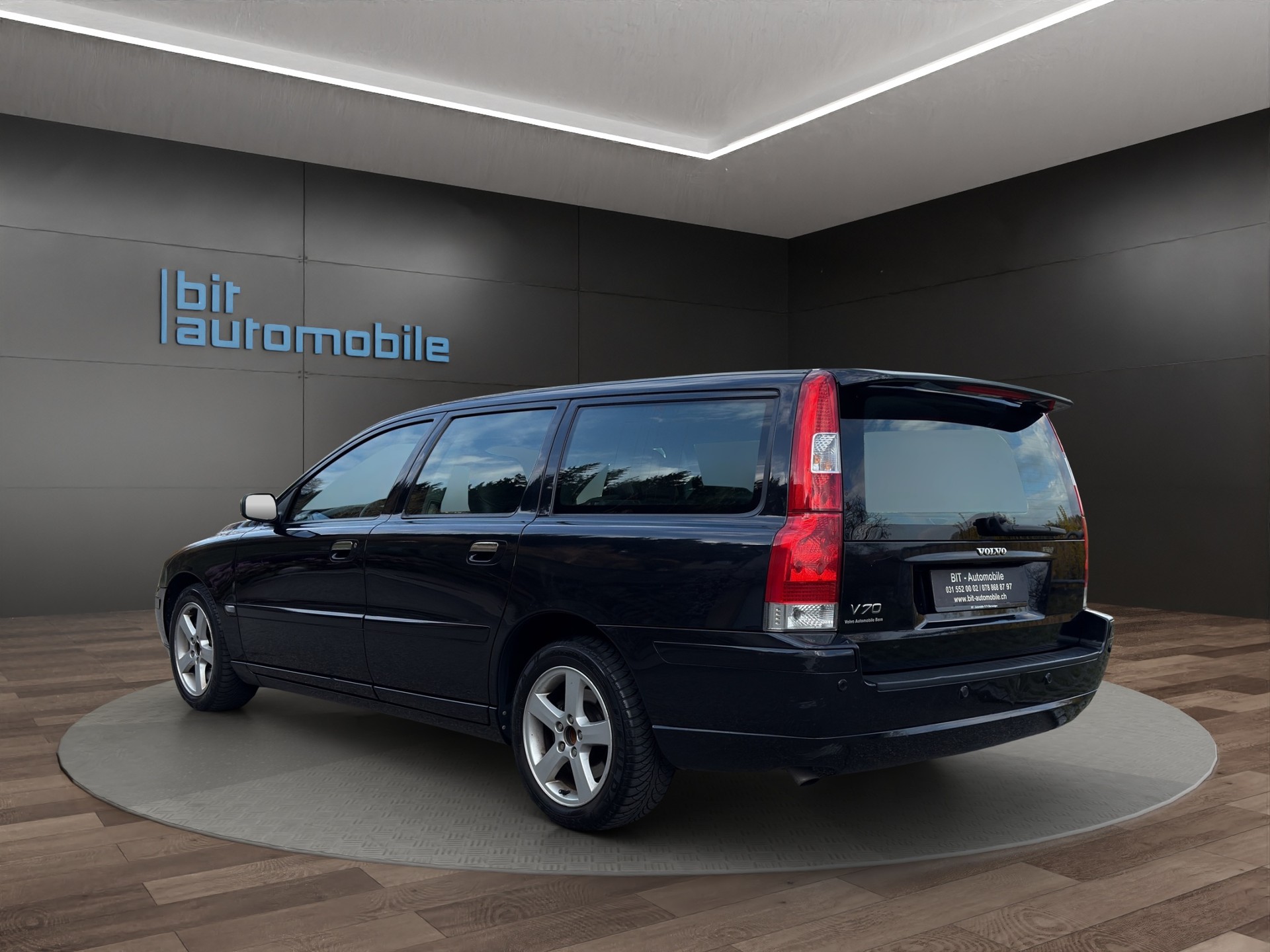 VOLVO V70 2.5T Momentum-image-4