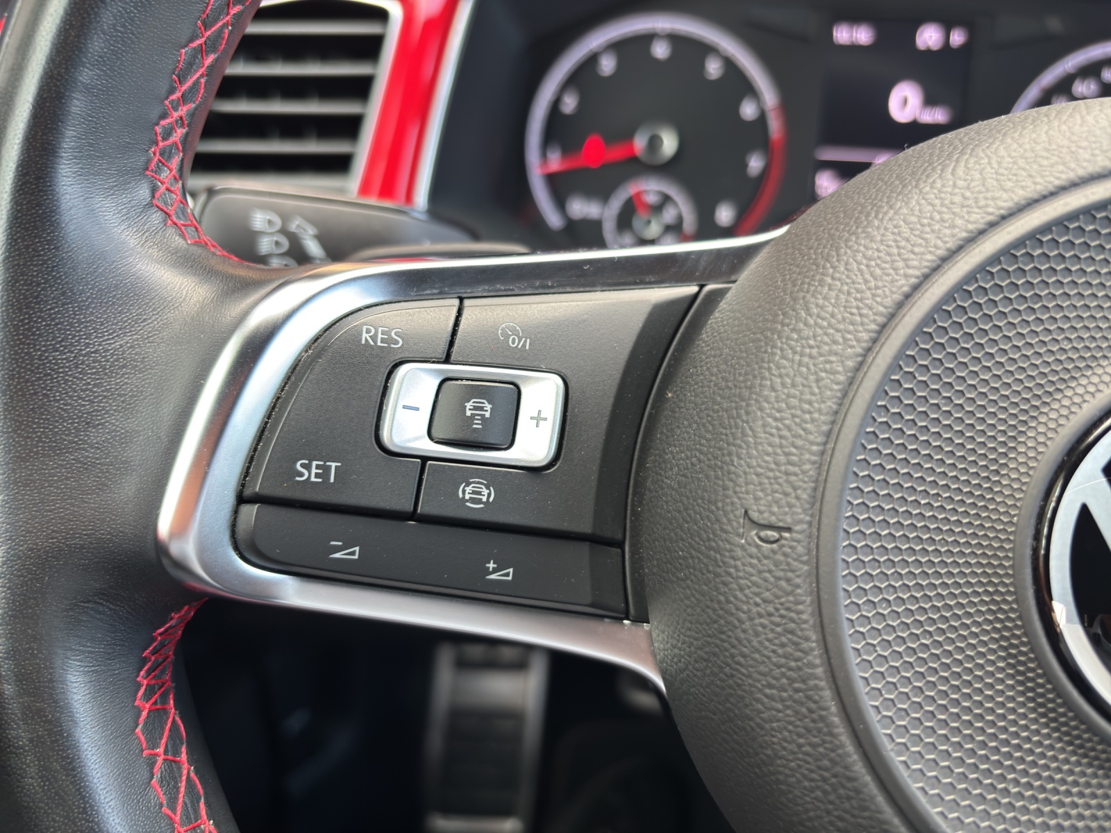 VW T-Roc 2.0 TSI Sport DSG 4Motion mit Anhängevorrichtung, DAB+ & Winterräder-image-14