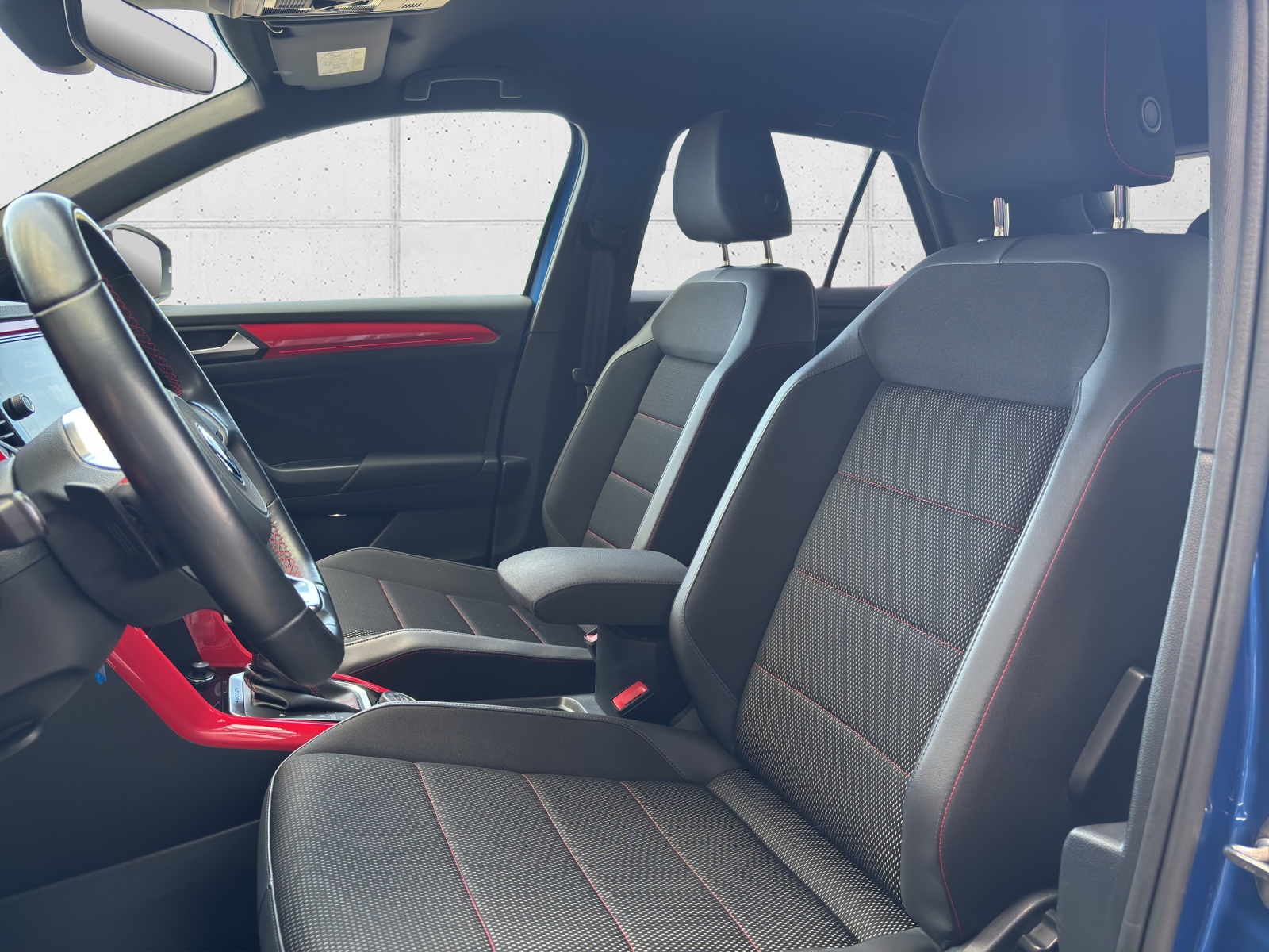 VW T-Roc 2.0 TSI Sport DSG 4Motion mit Anhängevorrichtung, DAB+ & Winterräder-image-26