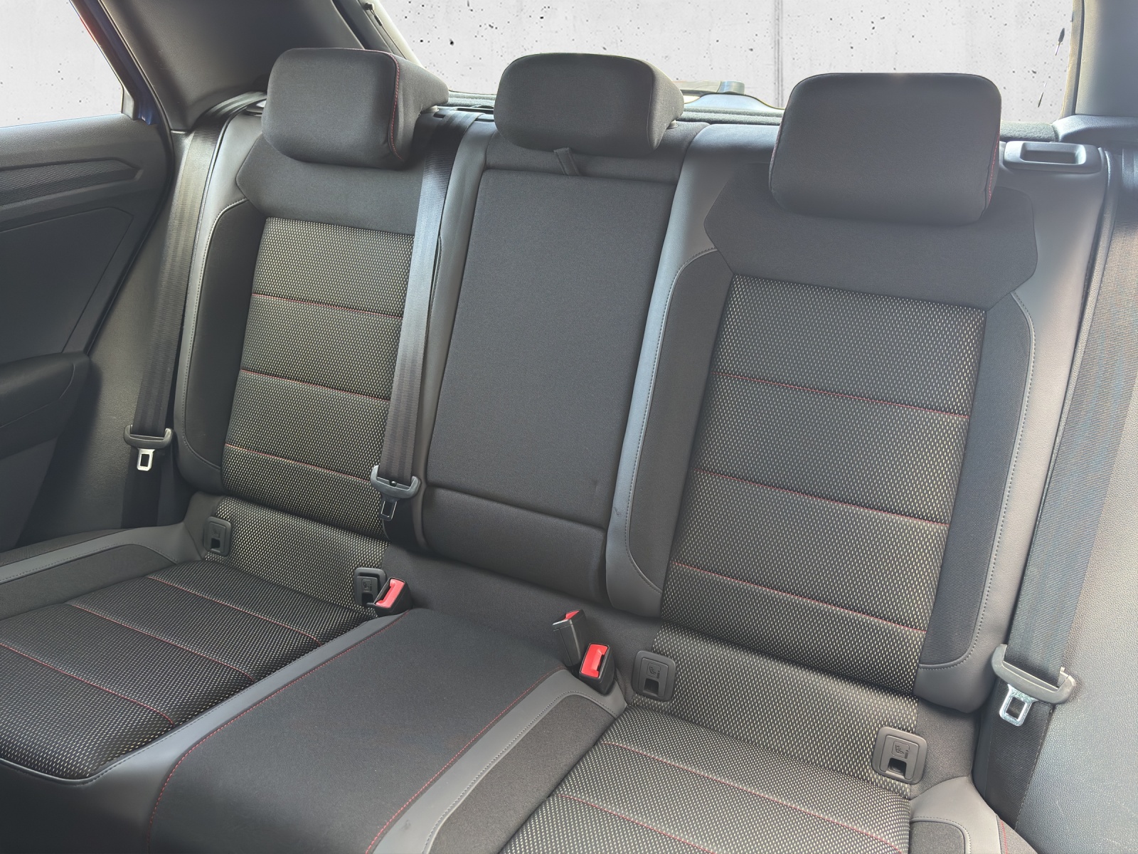 VW T-Roc 2.0 TSI Sport DSG 4Motion mit Anhängevorrichtung, DAB+ & Winterräder-image-27