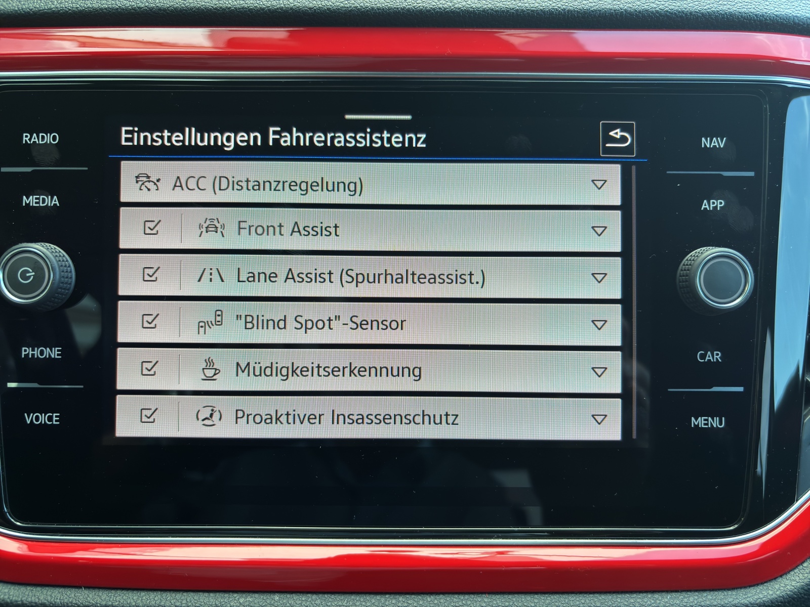 VW T-Roc 2.0 TSI Sport DSG 4Motion mit Anhängevorrichtung, DAB+ & Winterräder-image-24
