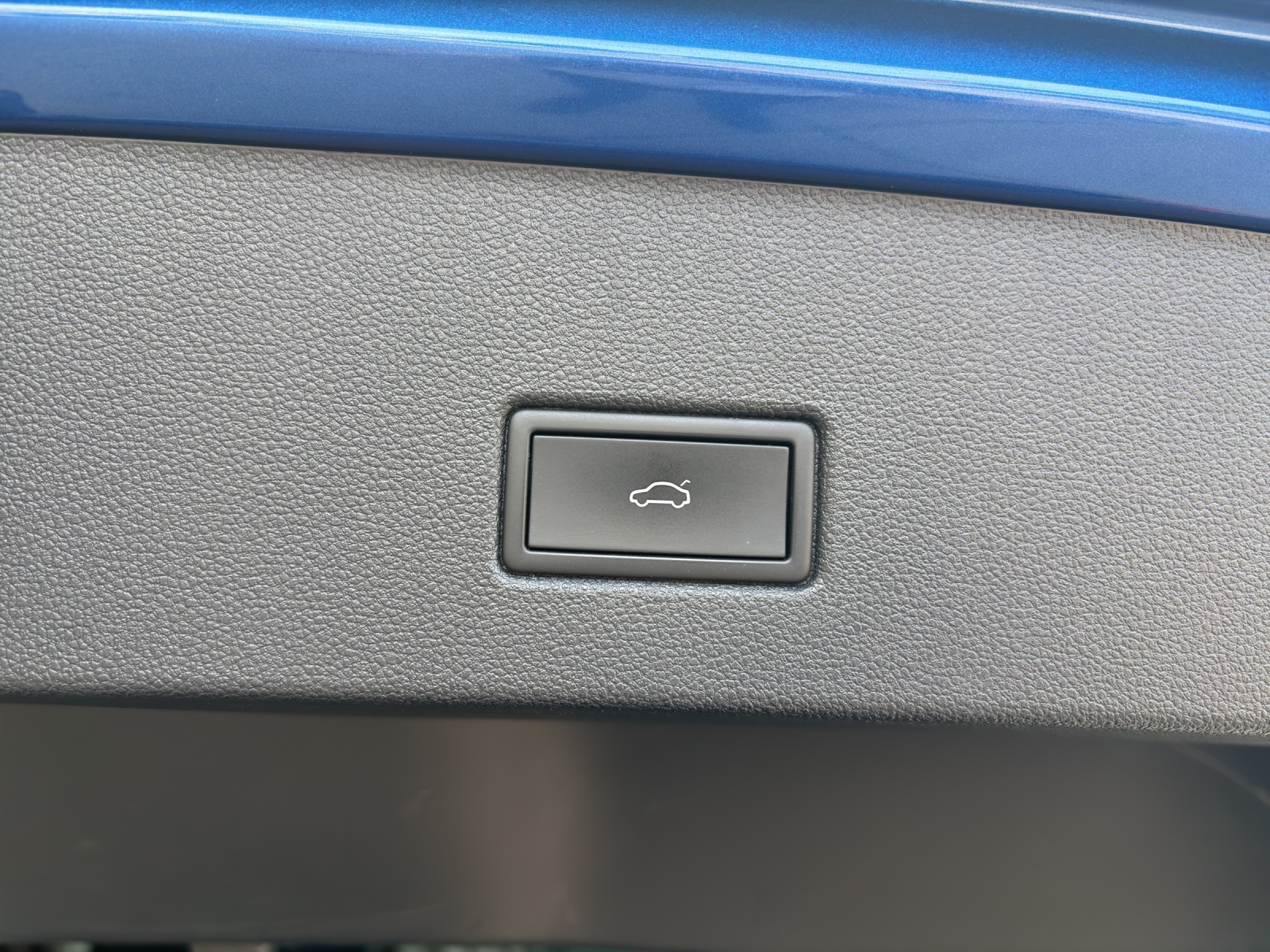 VW T-Roc 2.0 TSI Sport DSG 4Motion mit Anhängevorrichtung, DAB+ & Winterräder-image-8