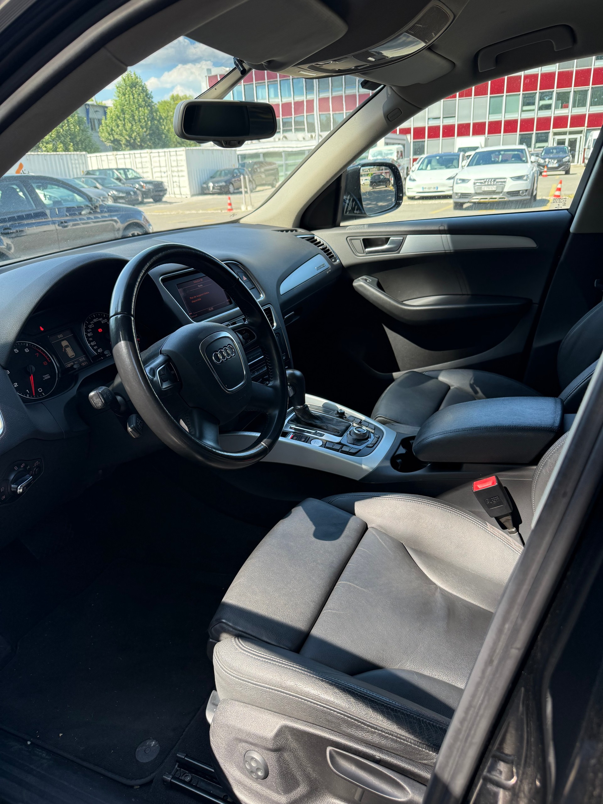 AUDI Q5 2.0 TFSI quattro S-tronic-image-9
