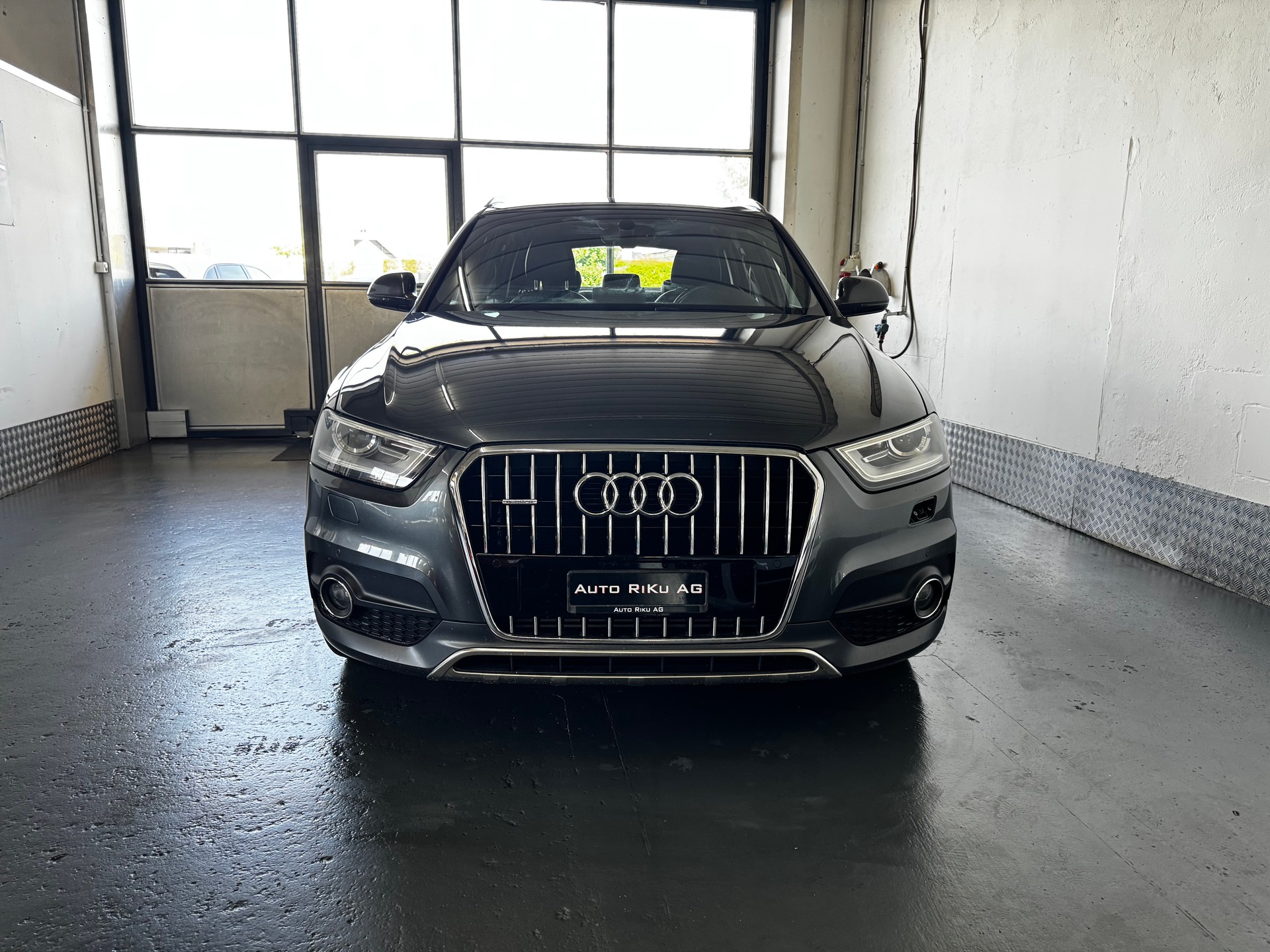 AUDI Q3 2.0 TFSI quattro S-tronic-image-3