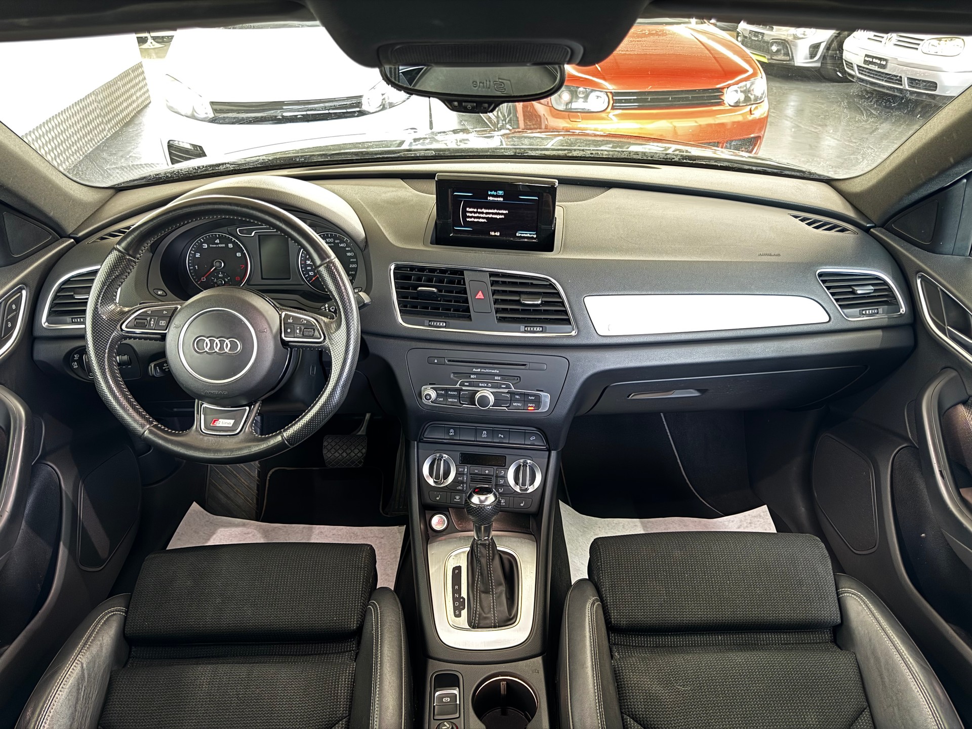AUDI Q3 2.0 TFSI quattro S-tronic-image-14