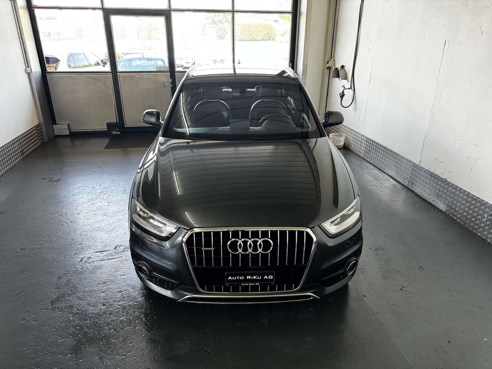 AUDI Q3 2.0 TFSI quattro S-tronic-image-2