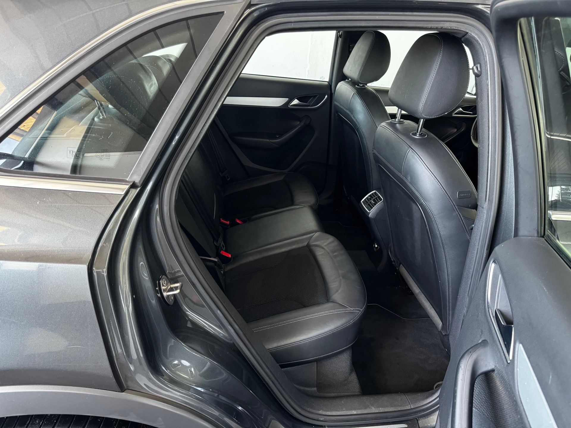 AUDI Q3 2.0 TFSI quattro S-tronic-image-19