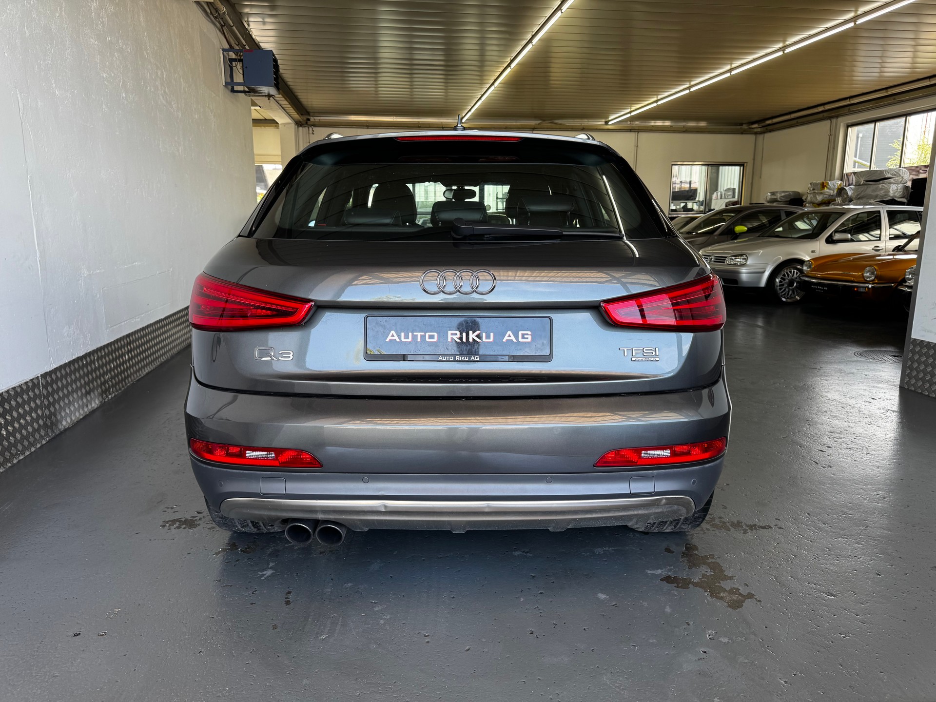 AUDI Q3 2.0 TFSI quattro S-tronic-image-10