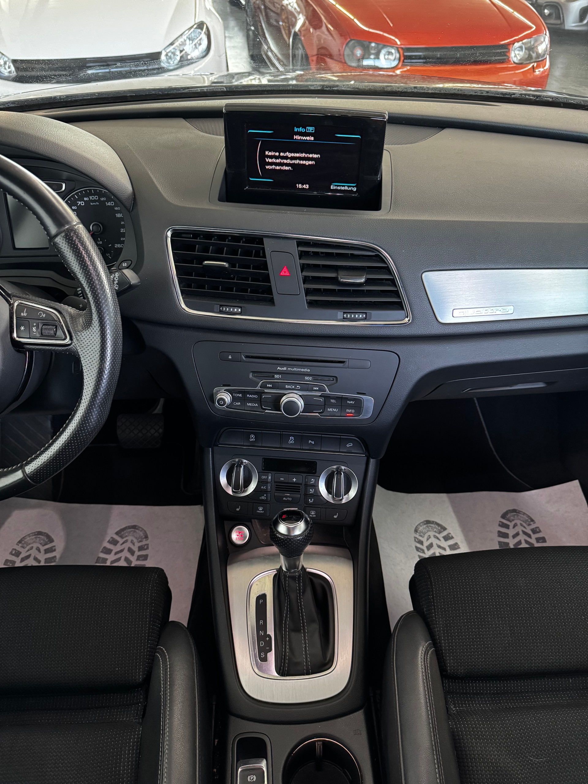 AUDI Q3 2.0 TFSI quattro S-tronic-image-15