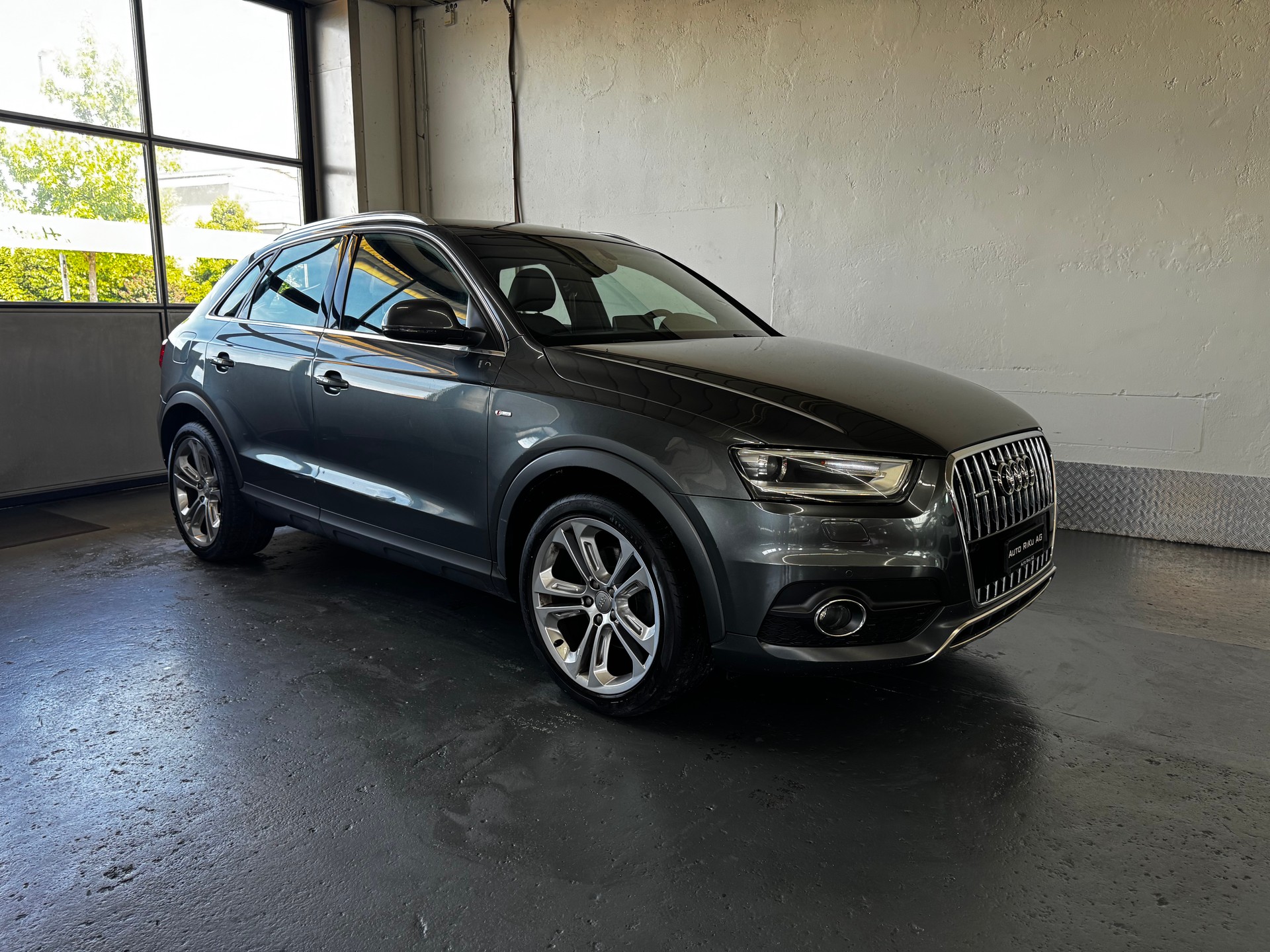 AUDI Q3 2.0 TFSI quattro S-tronic-image-1