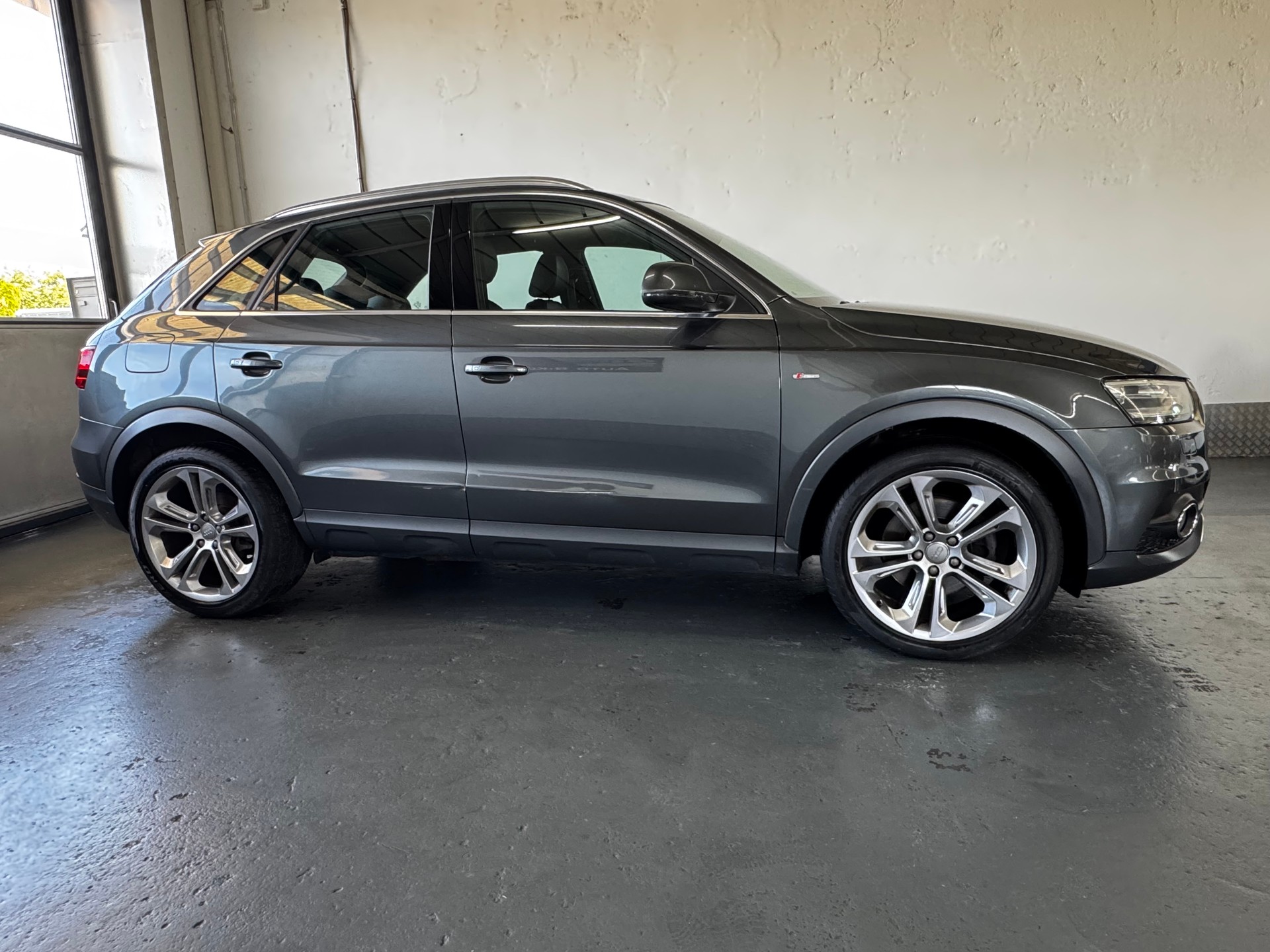 AUDI Q3 2.0 TFSI quattro S-tronic-image-6