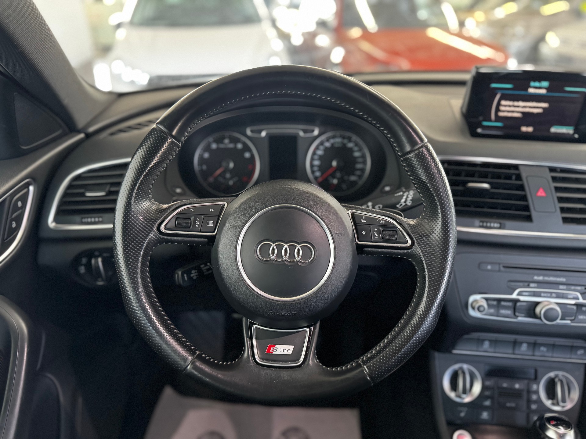 AUDI Q3 2.0 TFSI quattro S-tronic-image-16