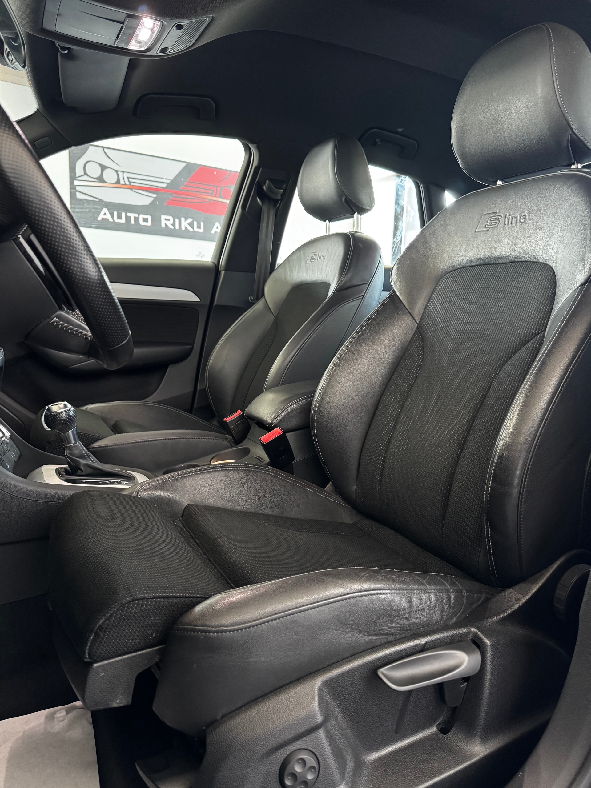 AUDI Q3 2.0 TFSI quattro S-tronic-image-13