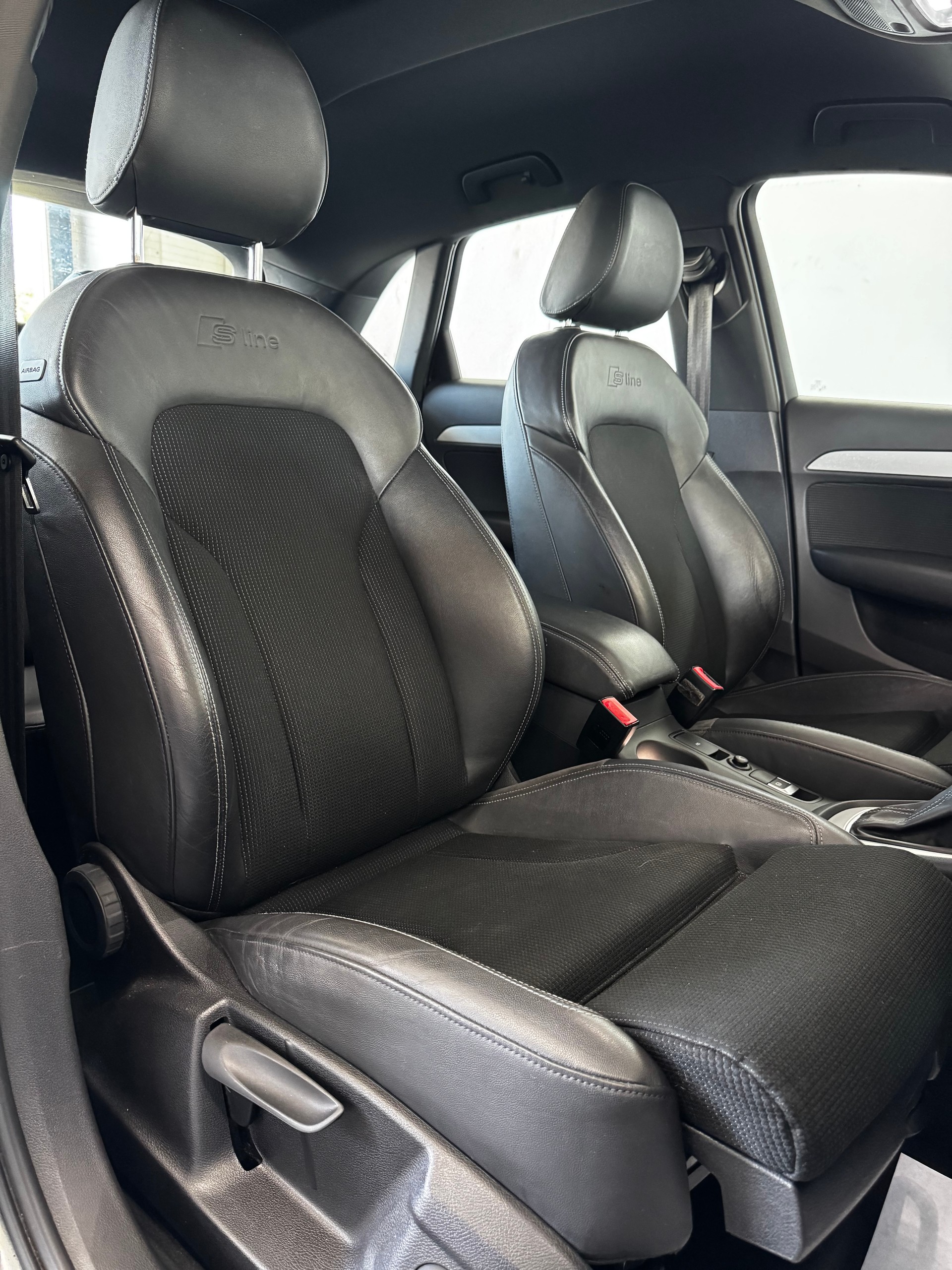 AUDI Q3 2.0 TFSI quattro S-tronic-image-18