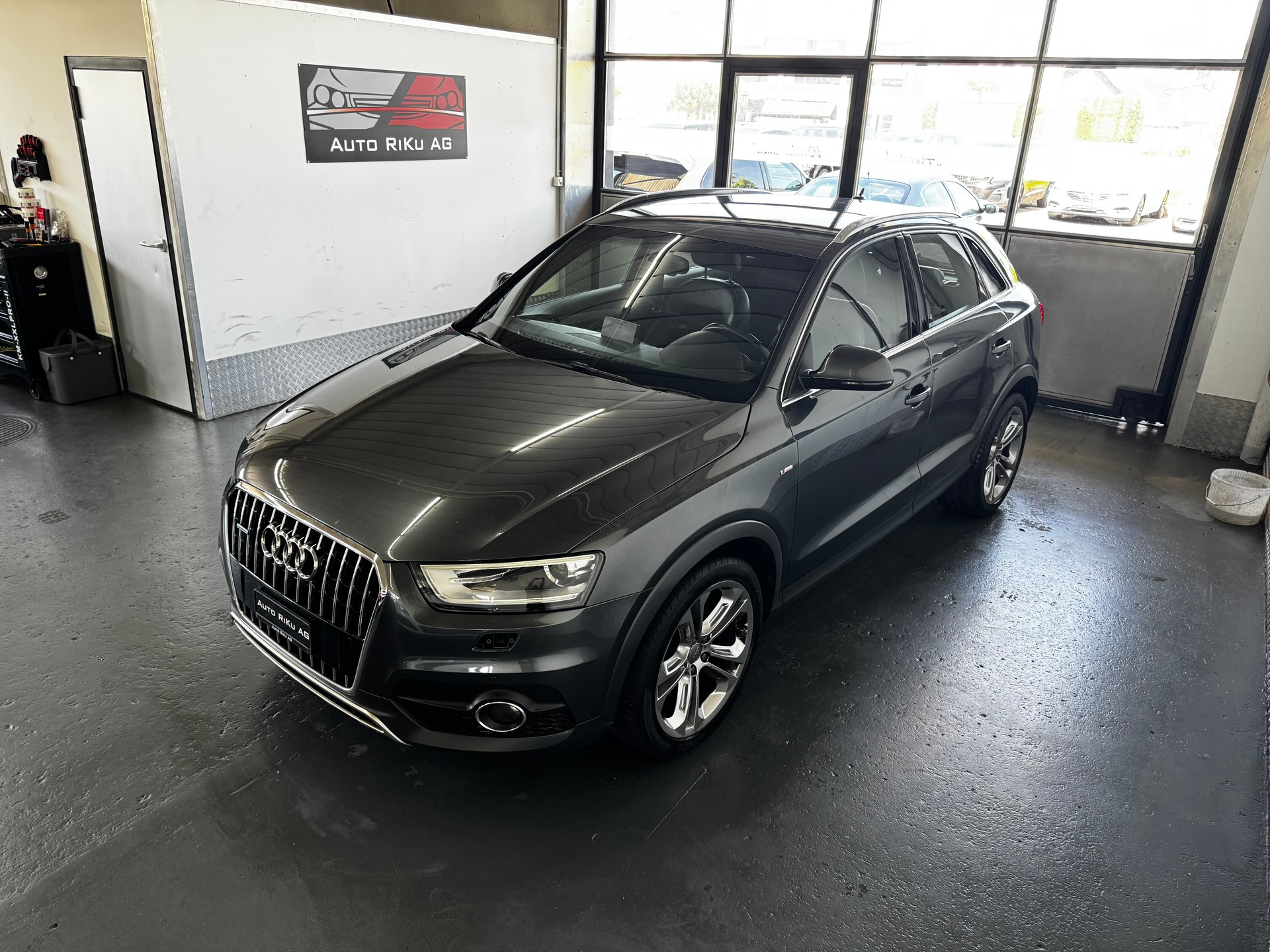 AUDI Q3 2.0 TFSI quattro S-tronic-image-4