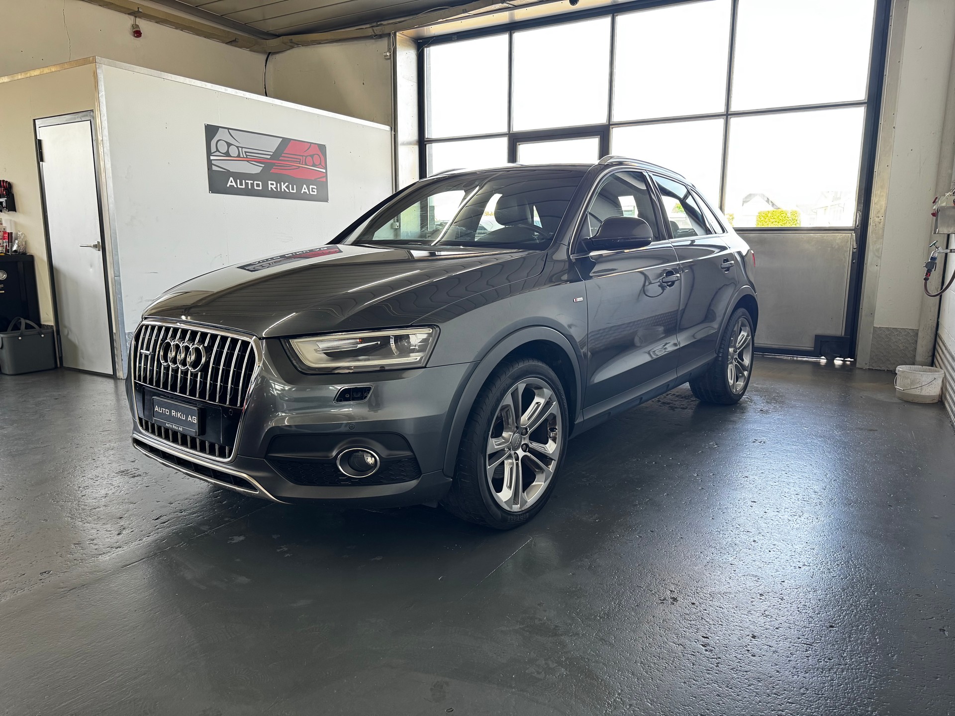 AUDI Q3 2.0 TFSI quattro S-tronic-image-5