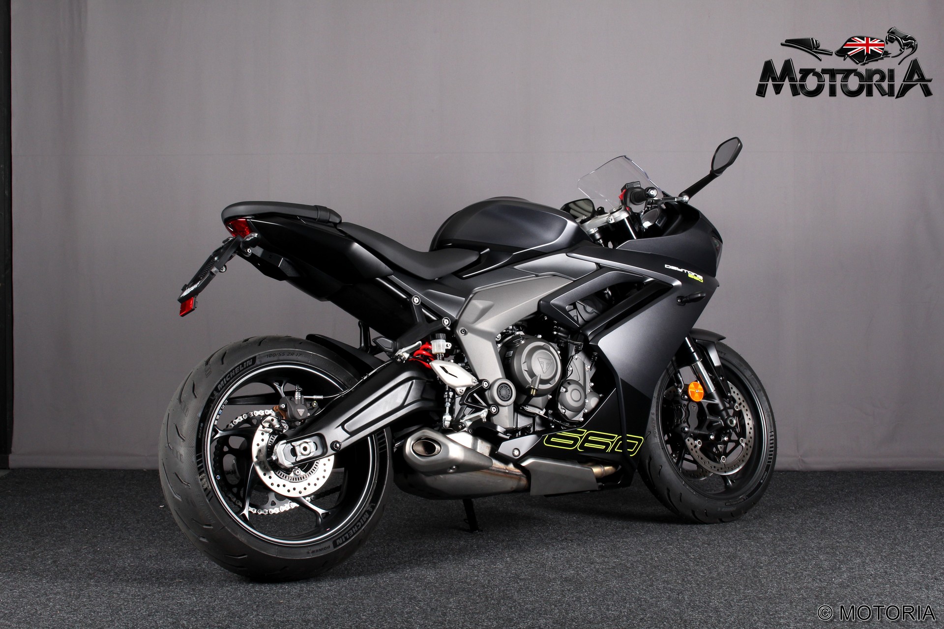 TRIUMPH Daytona 660 35kW-showroom-element-2