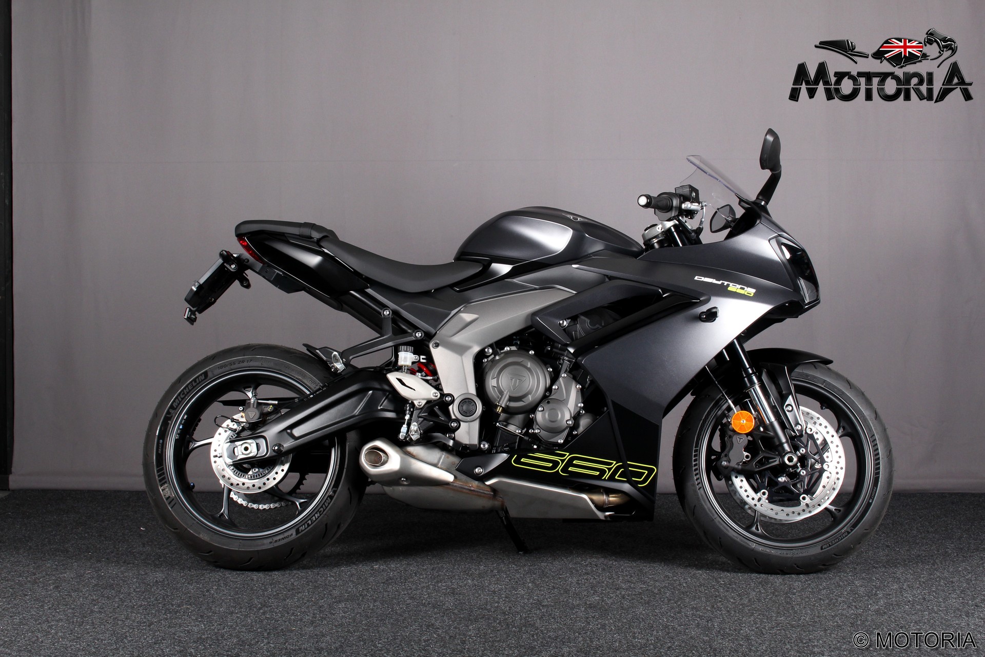 TRIUMPH Daytona 660 35kW-showroom-element-1