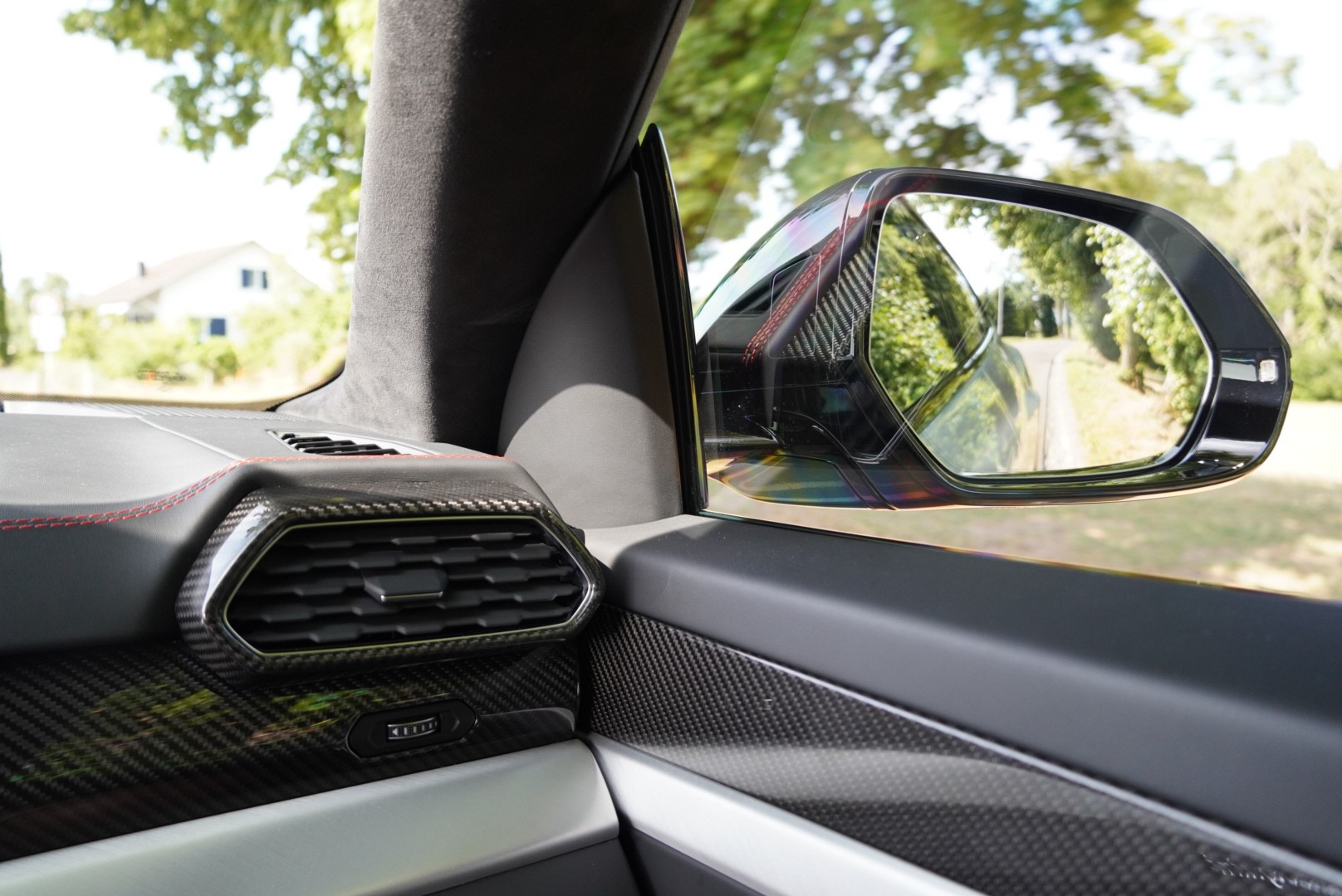 LAMBORGHINI Urus E-Gear-image-12