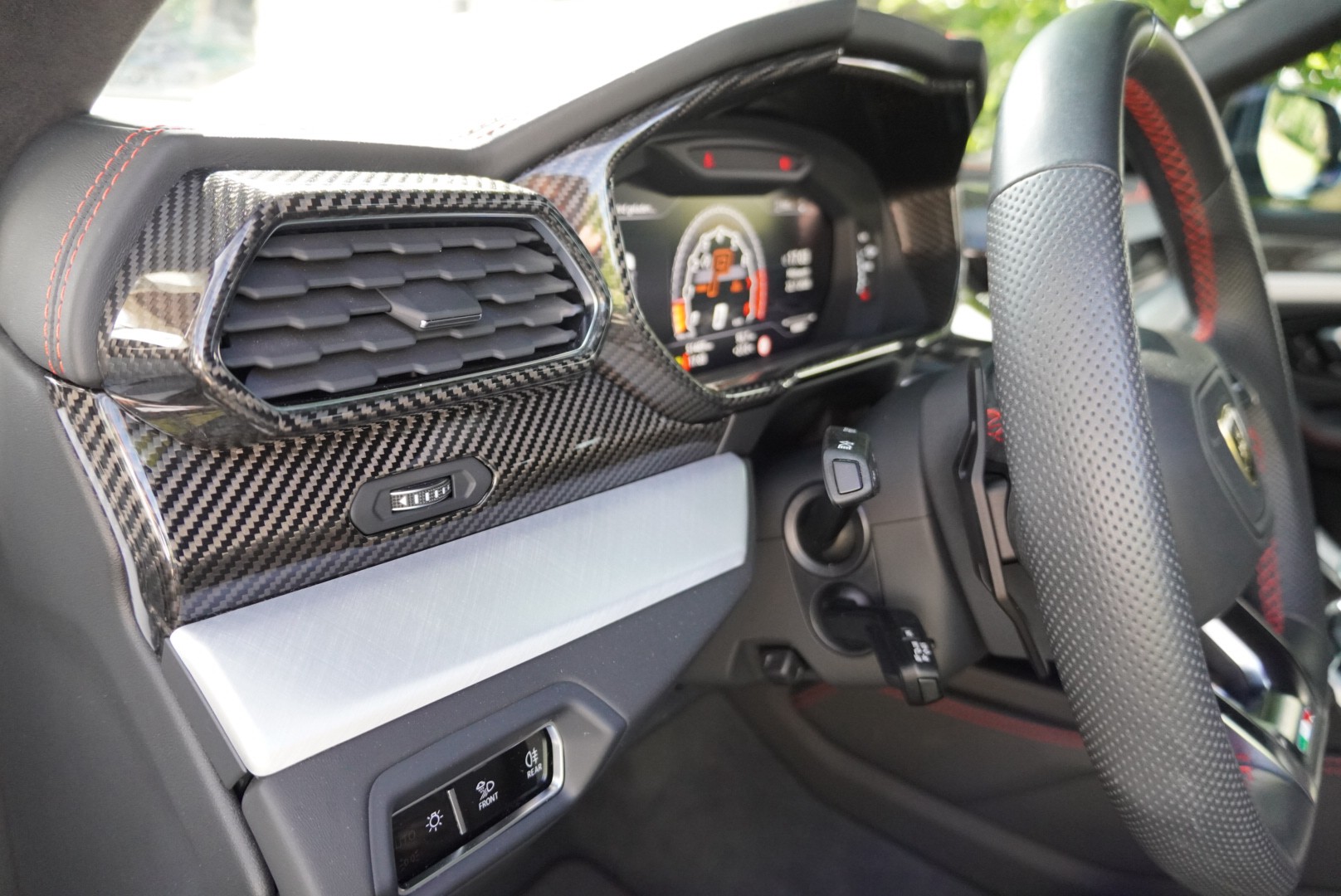 LAMBORGHINI Urus E-Gear-image-9