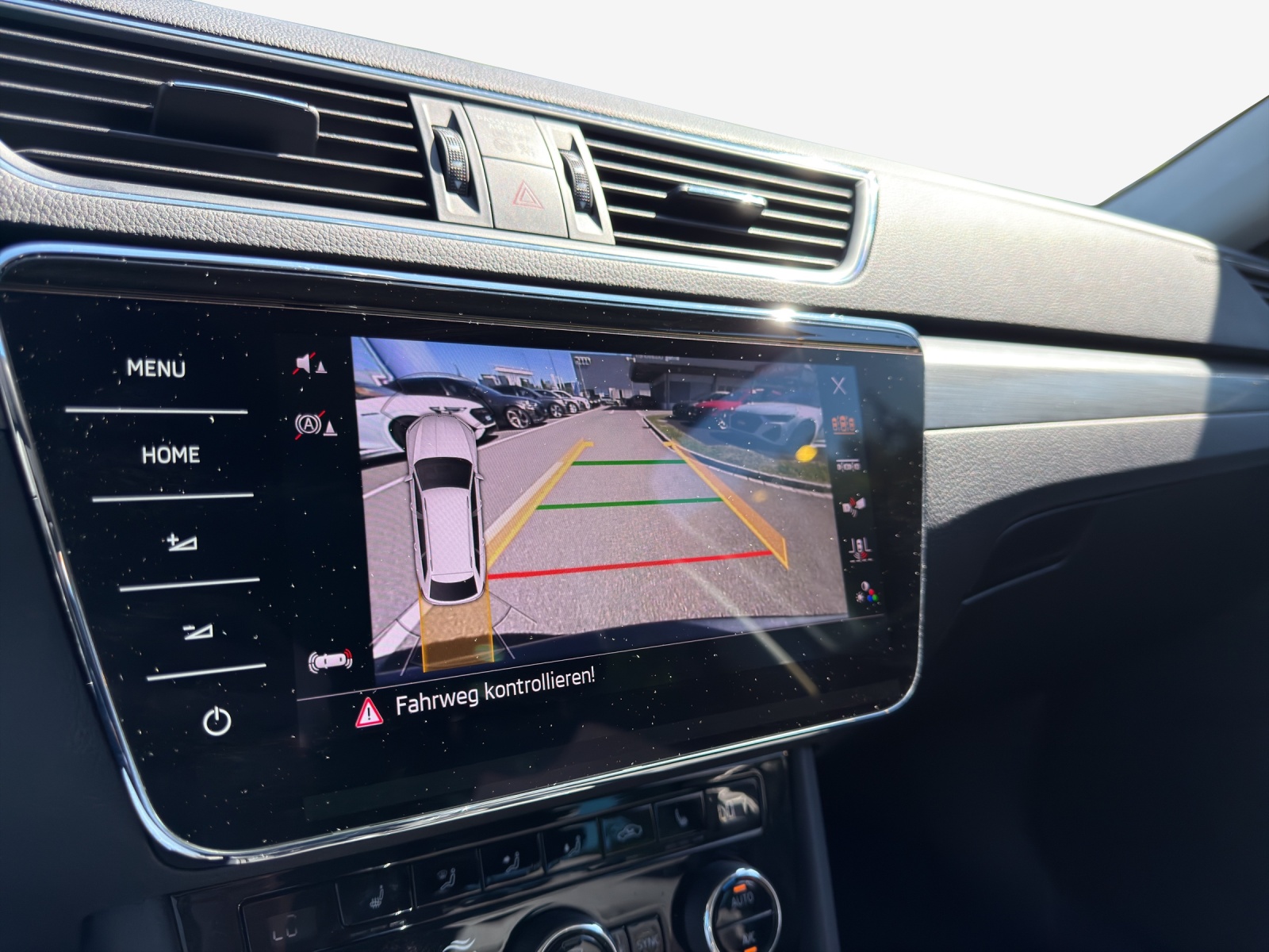 SKODA Superb Combi 2.0 TDi Style 4x4 DSG-image-15