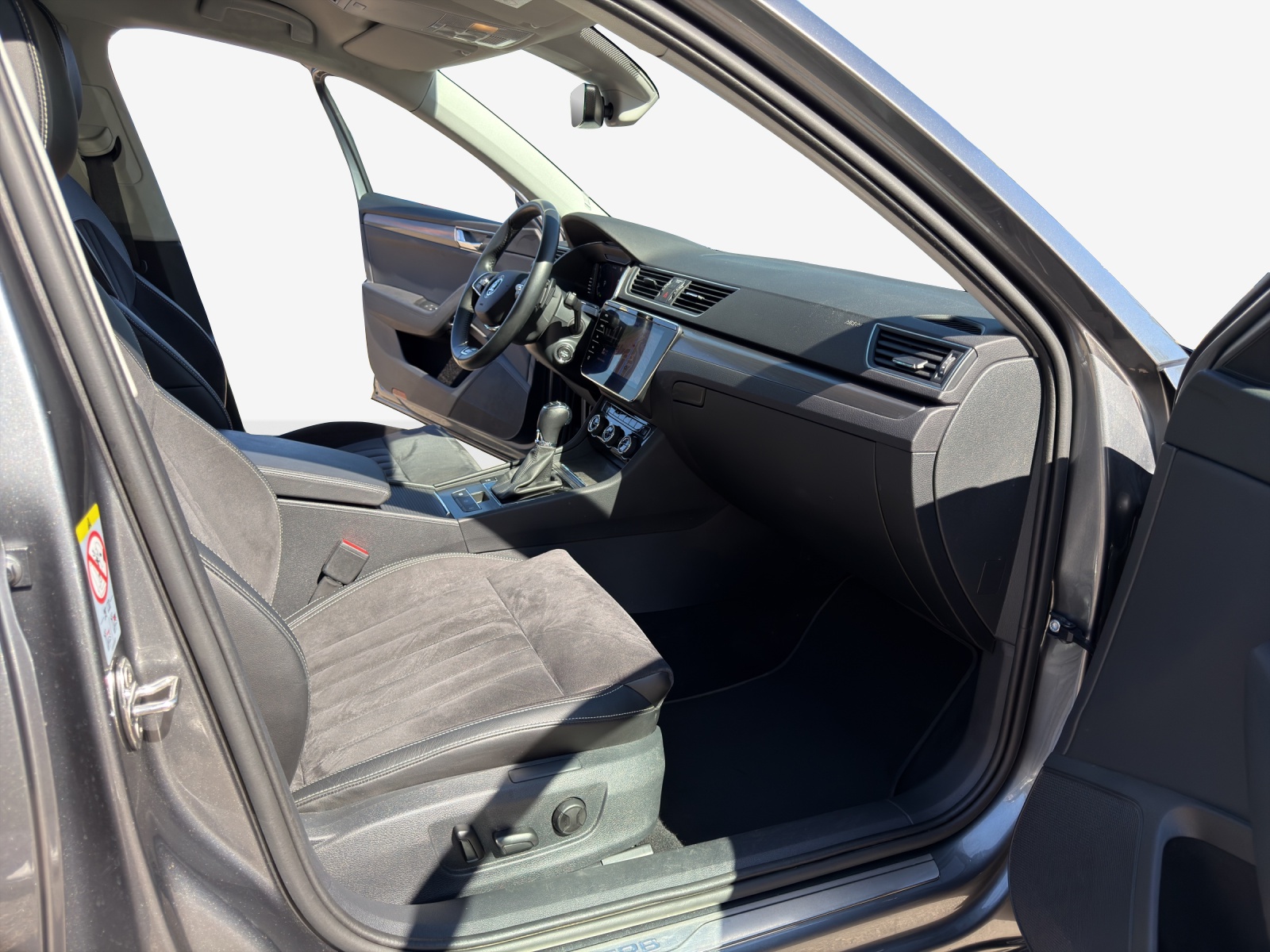 SKODA Superb Combi 2.0 TDi Style 4x4 DSG-image-14