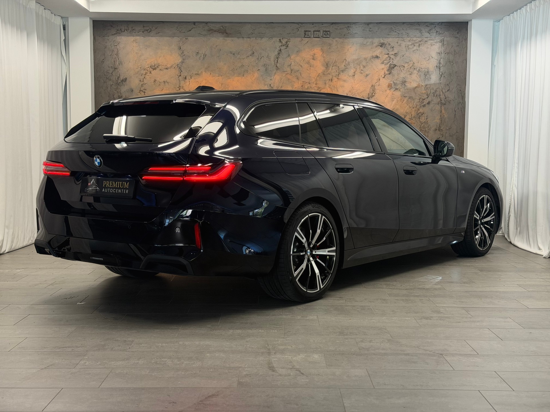 BMW 540d xDrive 48V Touring M Sport Pro Steptronic *Facelift*Panorama*Head-Up*Iconic*-image-5