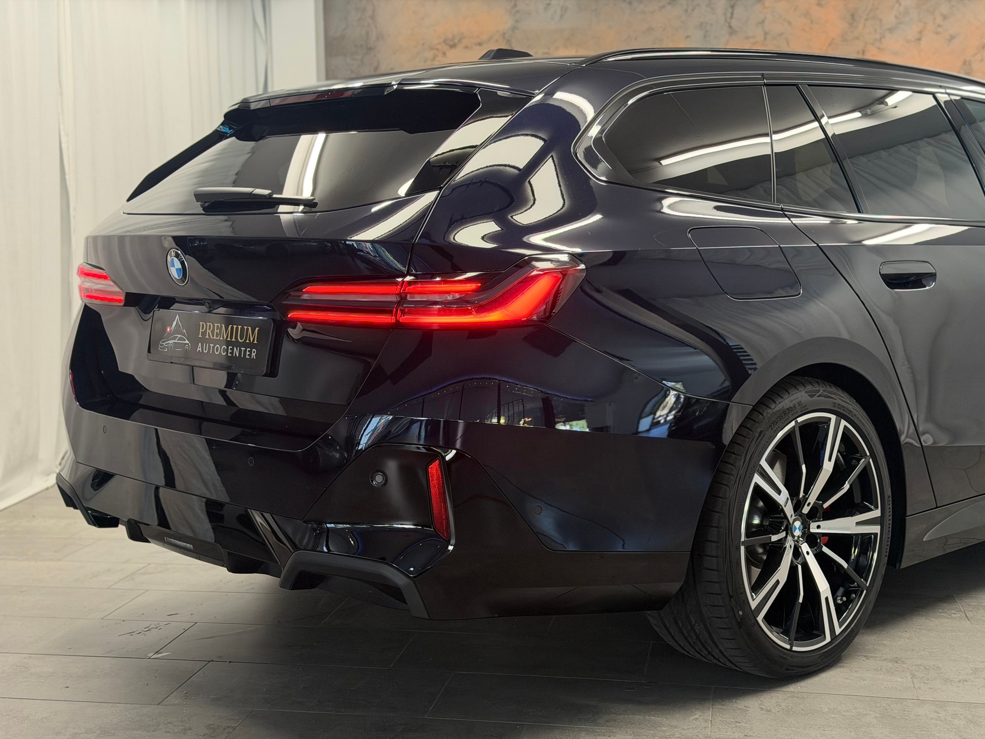 BMW 540d xDrive 48V Touring M Sport Pro Steptronic *Facelift*Panorama*Head-Up*Iconic*-image-6