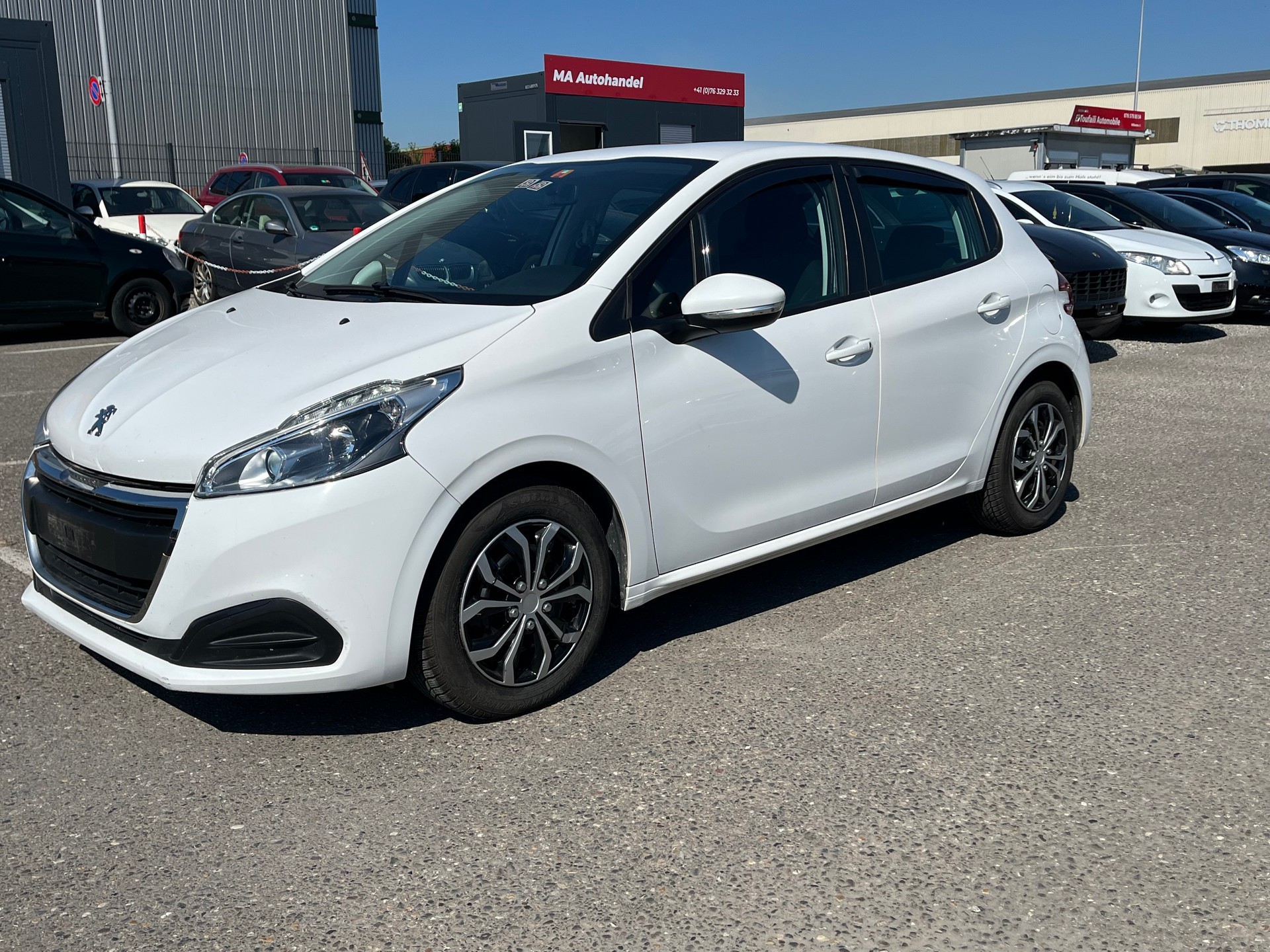 PEUGEOT 208 1.5 BlueHDi Active-image-2