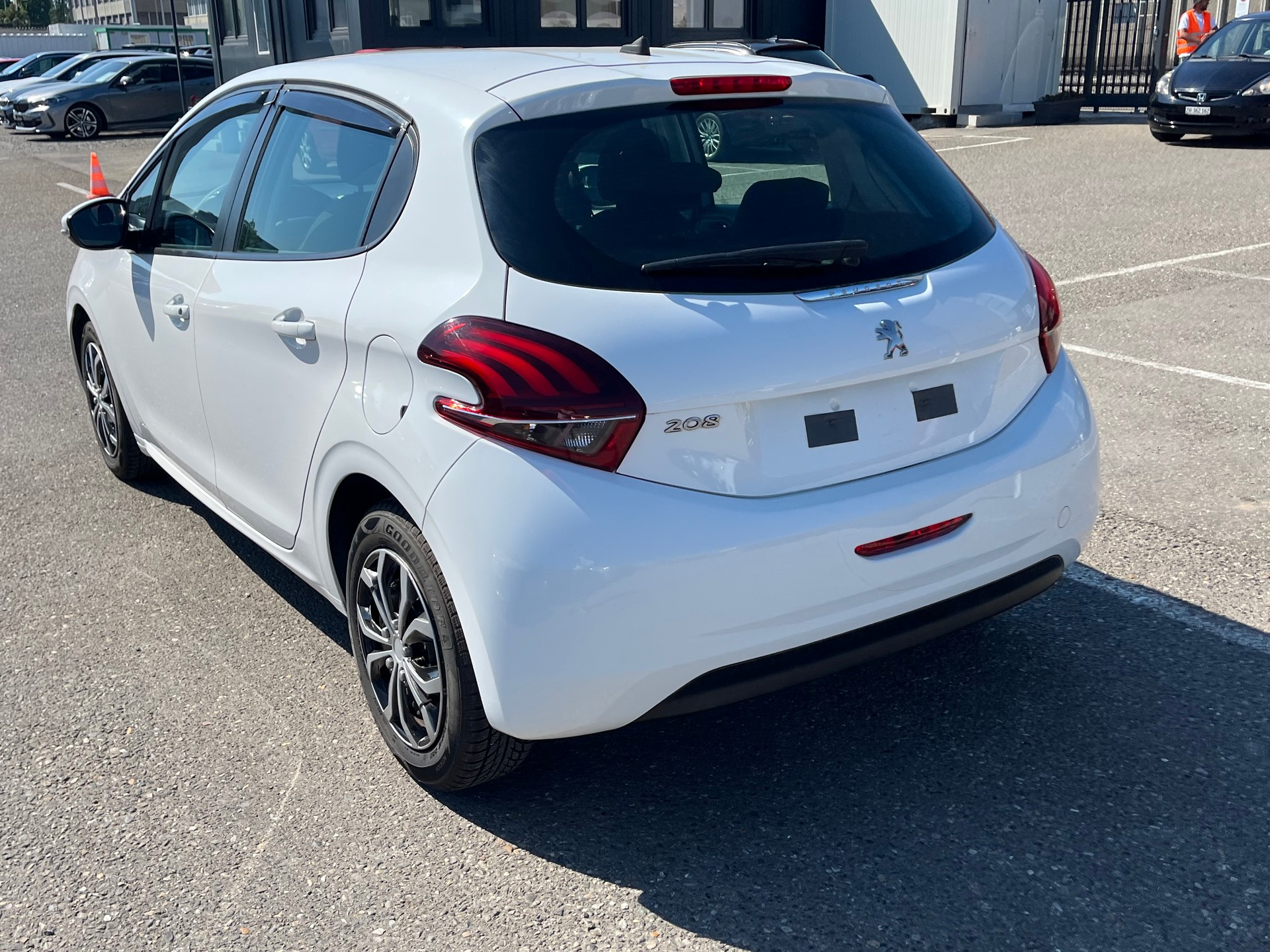 PEUGEOT 208 1.5 BlueHDi Active-image-6