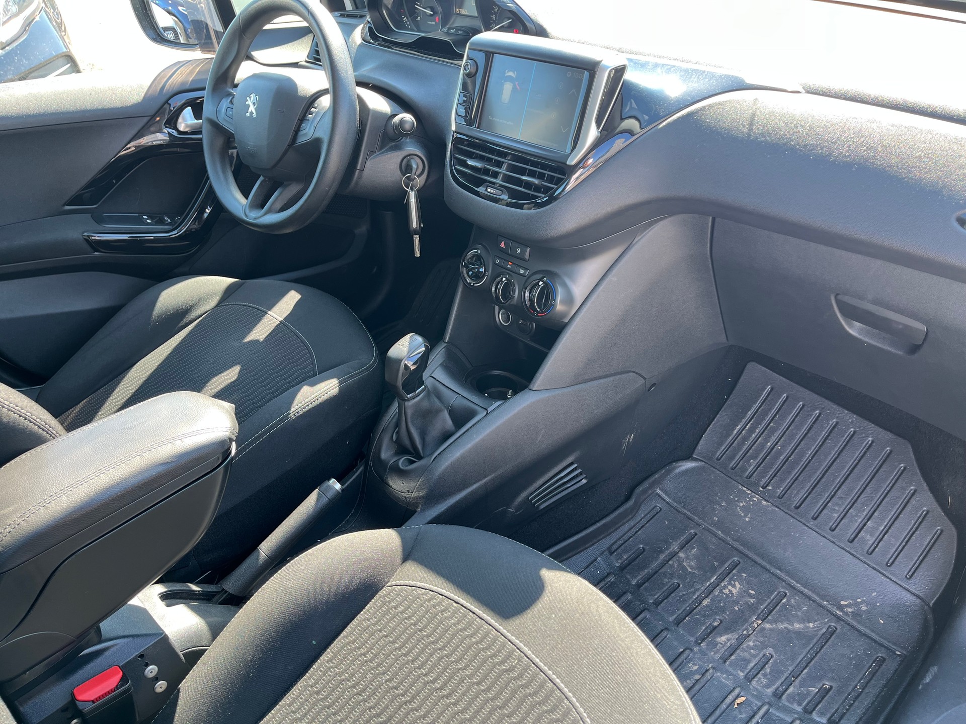 PEUGEOT 208 1.5 BlueHDi Active-image-12