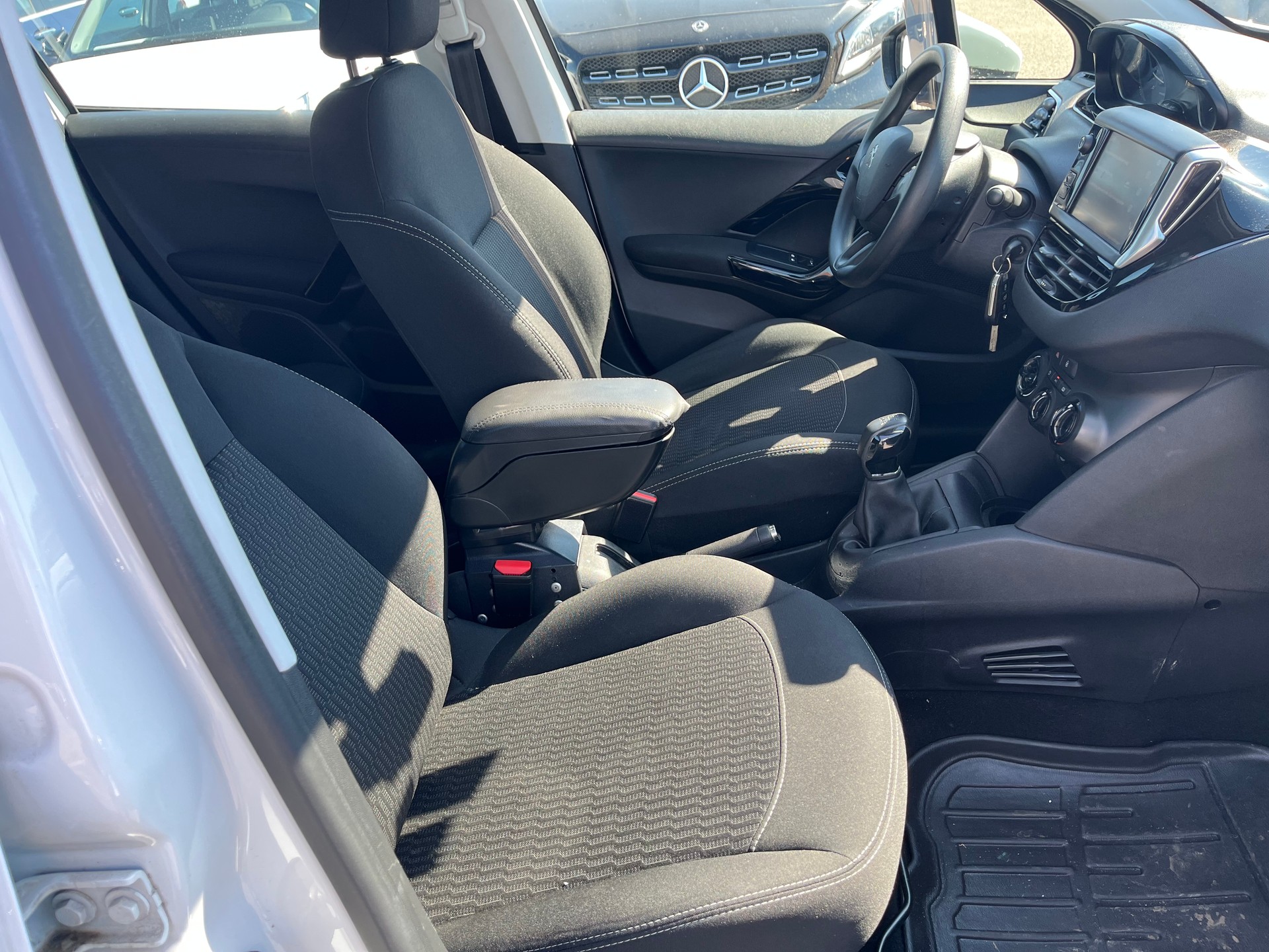 PEUGEOT 208 1.5 BlueHDi Active-image-13