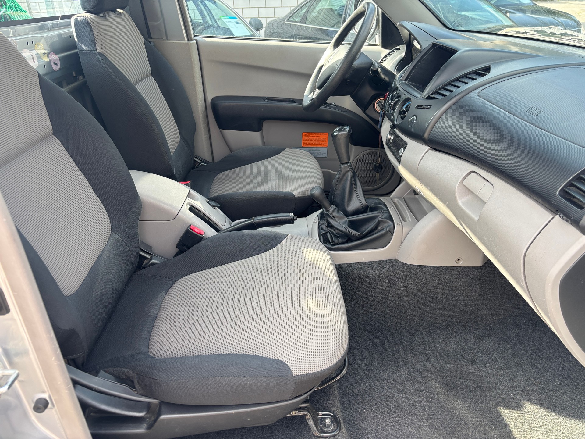 MITSUBISHI L 200 2.5DID Inform Single Cab-image-13