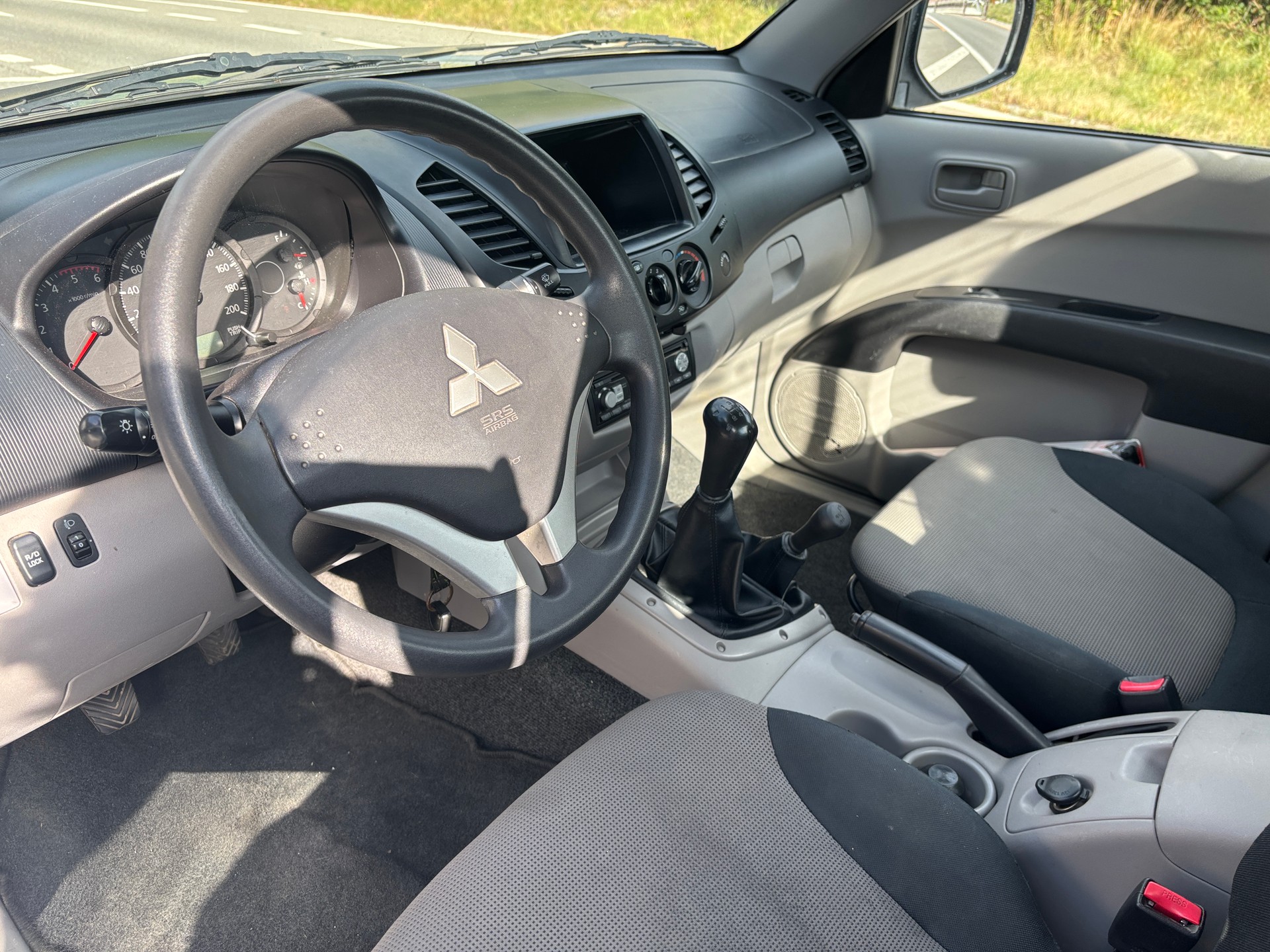 MITSUBISHI L 200 2.5DID Inform Single Cab-image-12