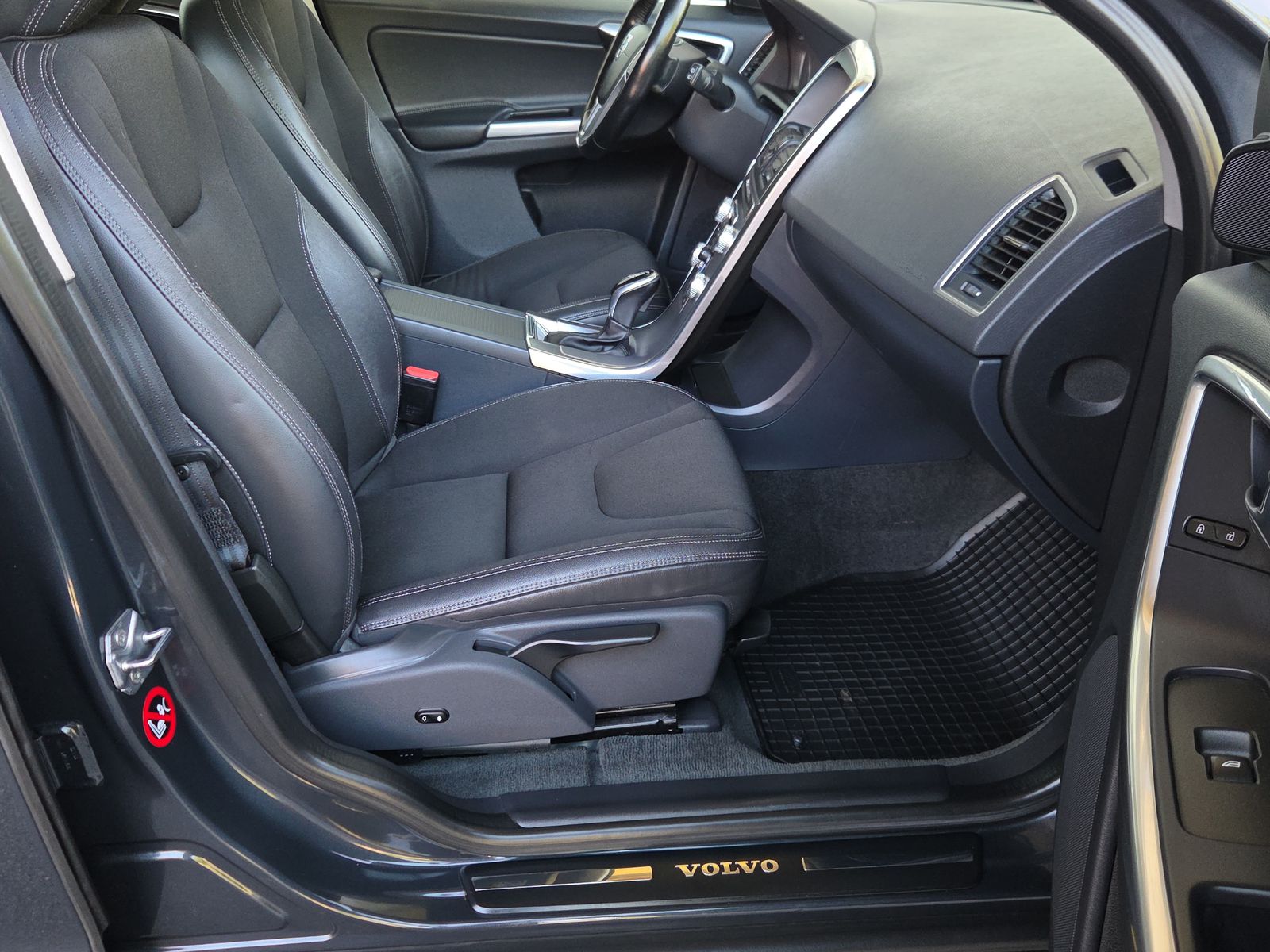 VOLVO XC60 D3 Momentum Geartronic-image-10