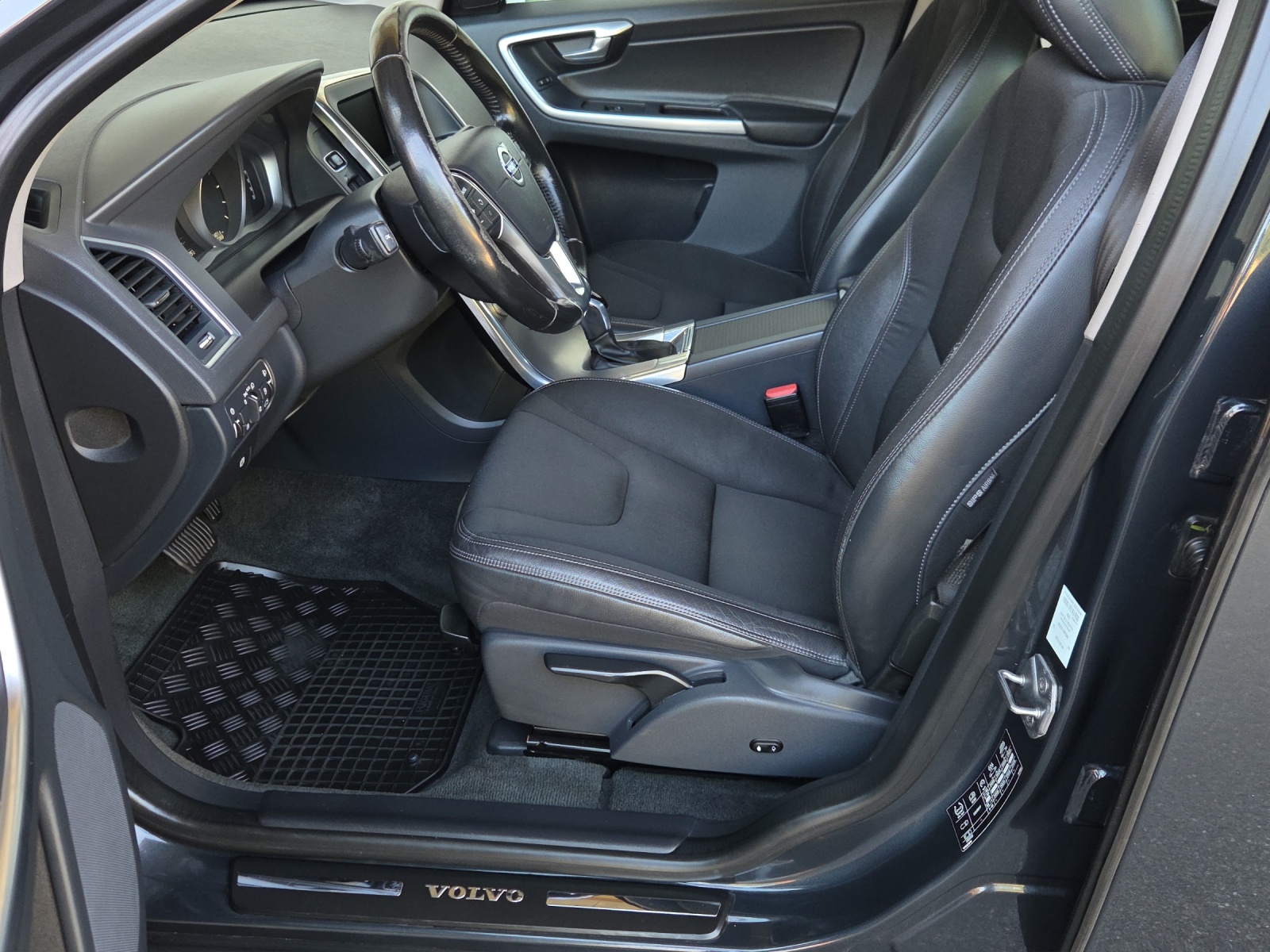 VOLVO XC60 D3 Momentum Geartronic-image-9