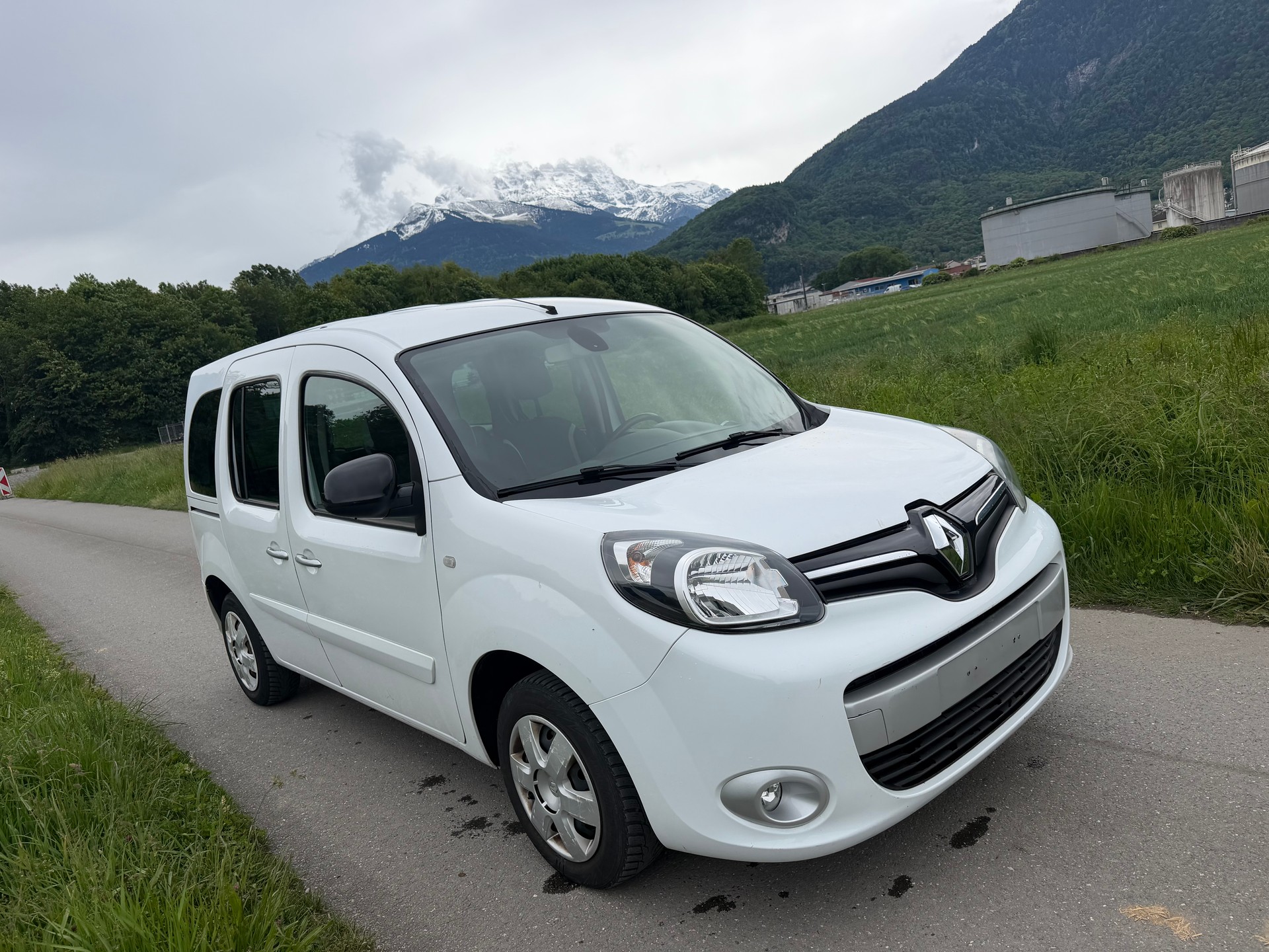 RENAULT Kangoo 1.2 16V Turbo Swiss Edition-image-2