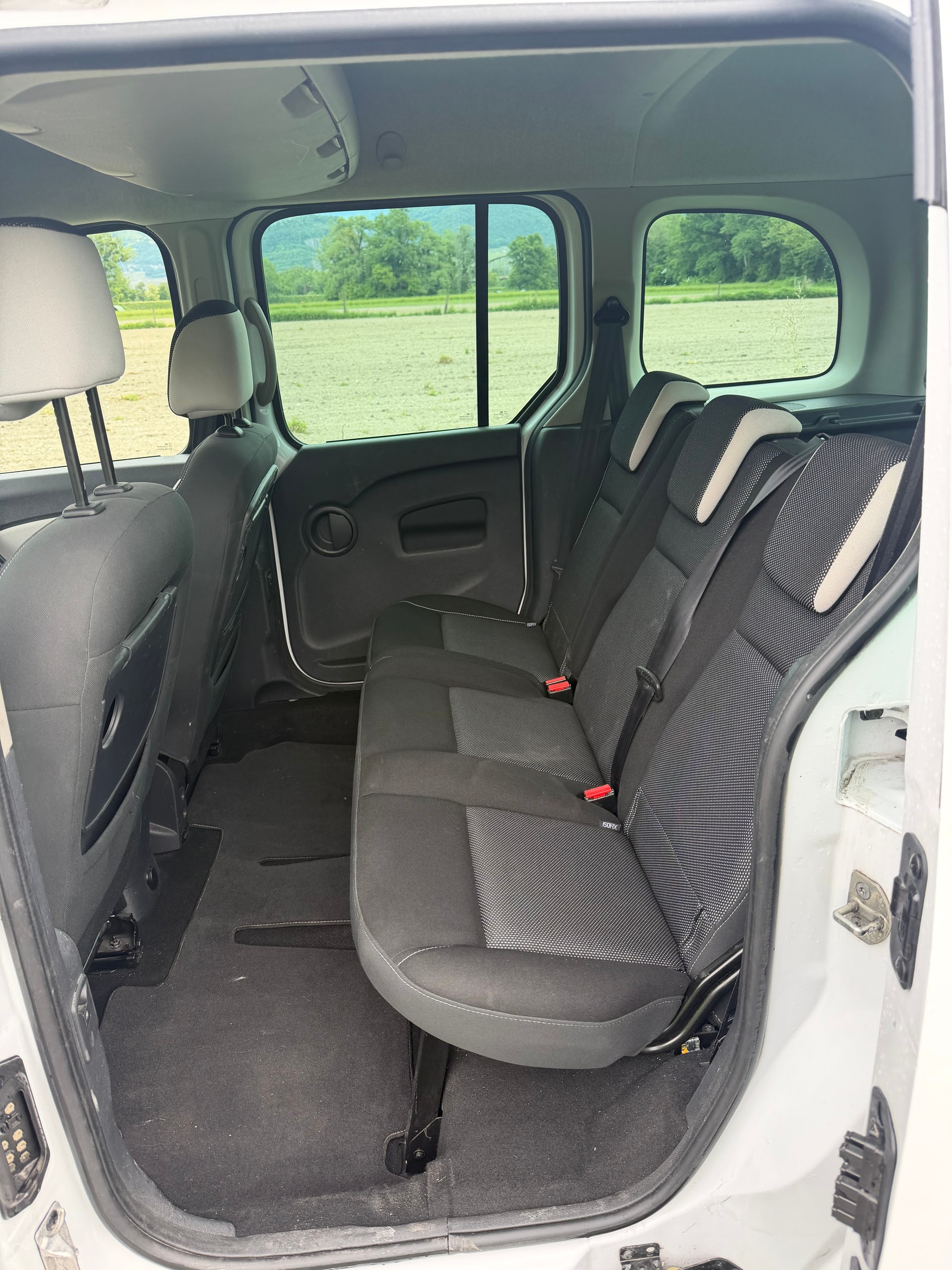 RENAULT Kangoo 1.2 16V Turbo Swiss Edition-image-6