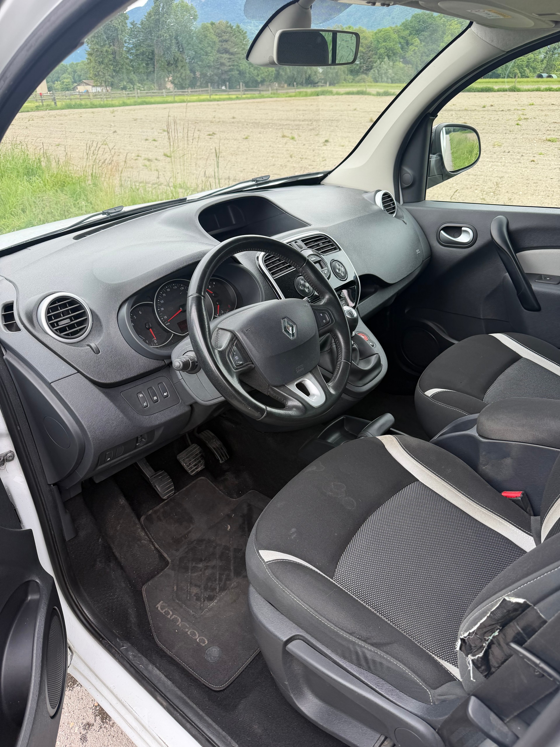 RENAULT Kangoo 1.2 16V Turbo Swiss Edition-image-8