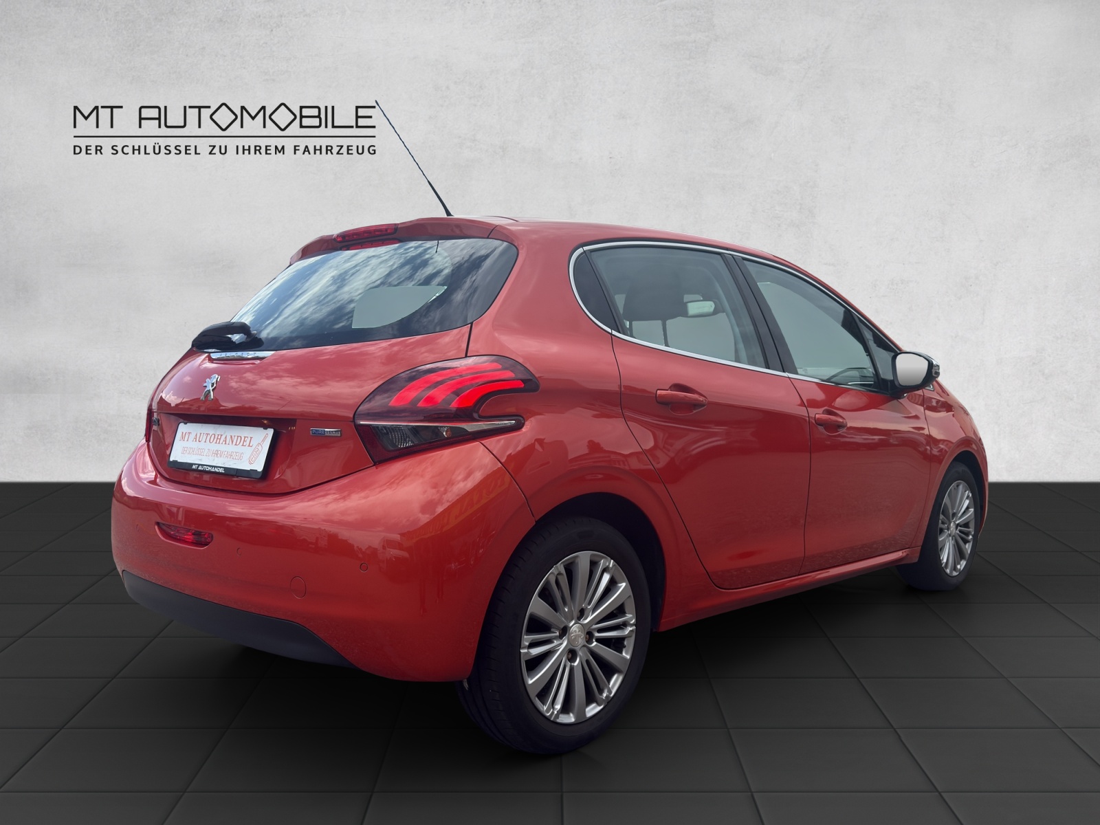 PEUGEOT 208 1.2 PureTech Allure EAT6-image-4