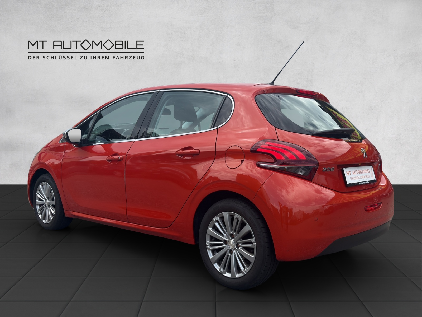 PEUGEOT 208 1.2 PureTech Allure EAT6-image-6