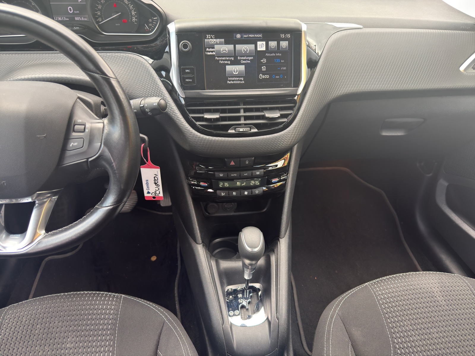 PEUGEOT 208 1.2 PureTech Allure EAT6-image-10