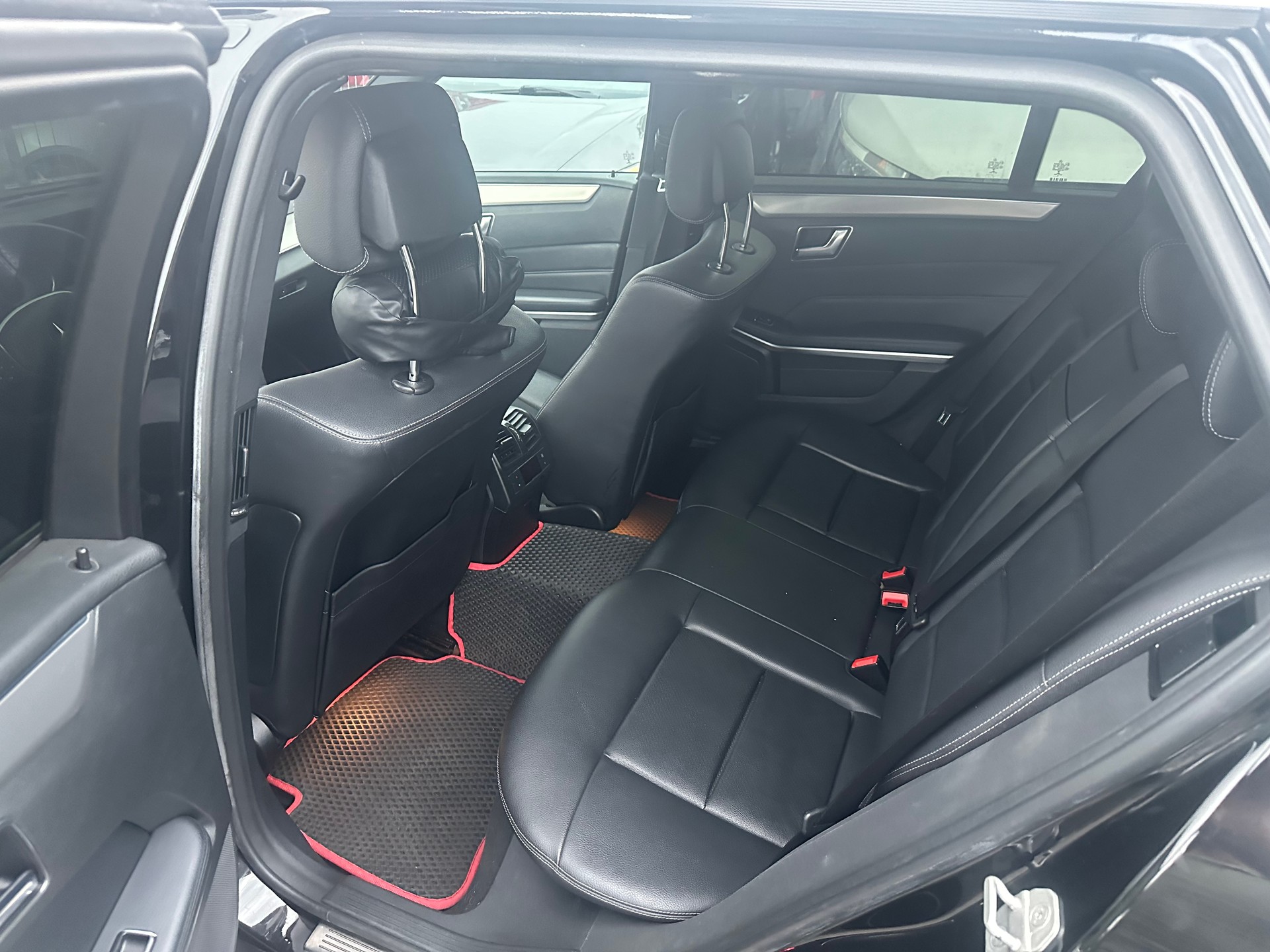 MERCEDES-BENZ E 250 BlueTEC 4Matic 7G-Tronic-image-12