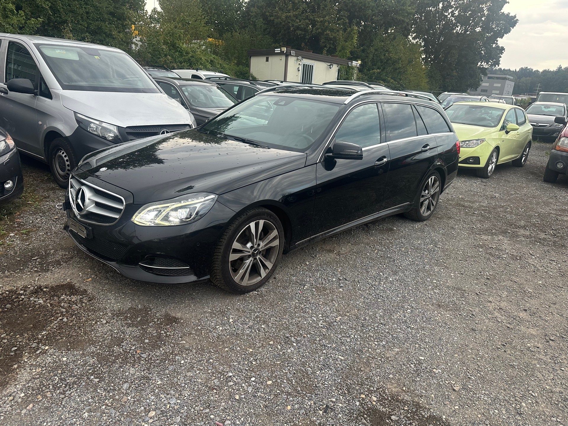 MERCEDES-BENZ E 250 BlueTEC 4Matic 7G-Tronic-image-14