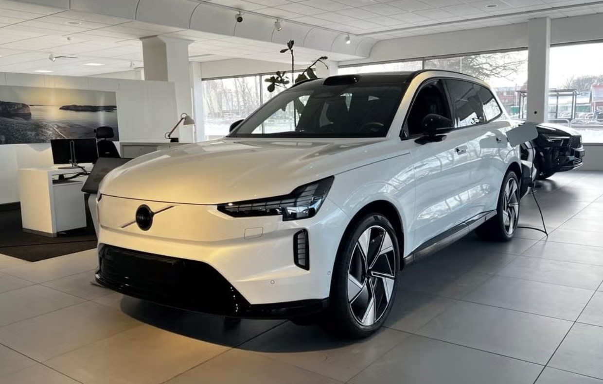 VOLVO EX90 Twin Performance 111 kWh Ultra AWD - 7 Sitzer-image-0